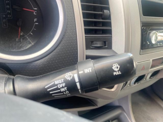 2005 Super White /Graphite Toyota Tacoma LOW MILES 58,735 X CAB (5TETX22N55Z) with an 2.7L DOHC EFI 16-Valve I4 VVT-i Engine engine, Automatic transmission, located at 4701 North Dixie Hwy, Pompano Beach, FL, 33064, (954) 422-2889, 26.240938, -80.123474 - OUR WEBPAGE FLORIDACARS1.COM HAS OVER 100 PHOTOS AND FREE CARFAX LINK 2005 TOYOTA TACOMA VIN: 5TETX22N55Z028901 5 T E T X 2 2 N 5 5 Z 0 2 8 9 0 1 CLUB CAB PICKUP 2.7L I4 F DOHC 16V GASOLINE 26 MPG REAR WHEEL DRIVE Features ABS Brakes AM/FM Stereo Automatic Transmission CD Audio Cloth Seats Cruise Co - Photo#53