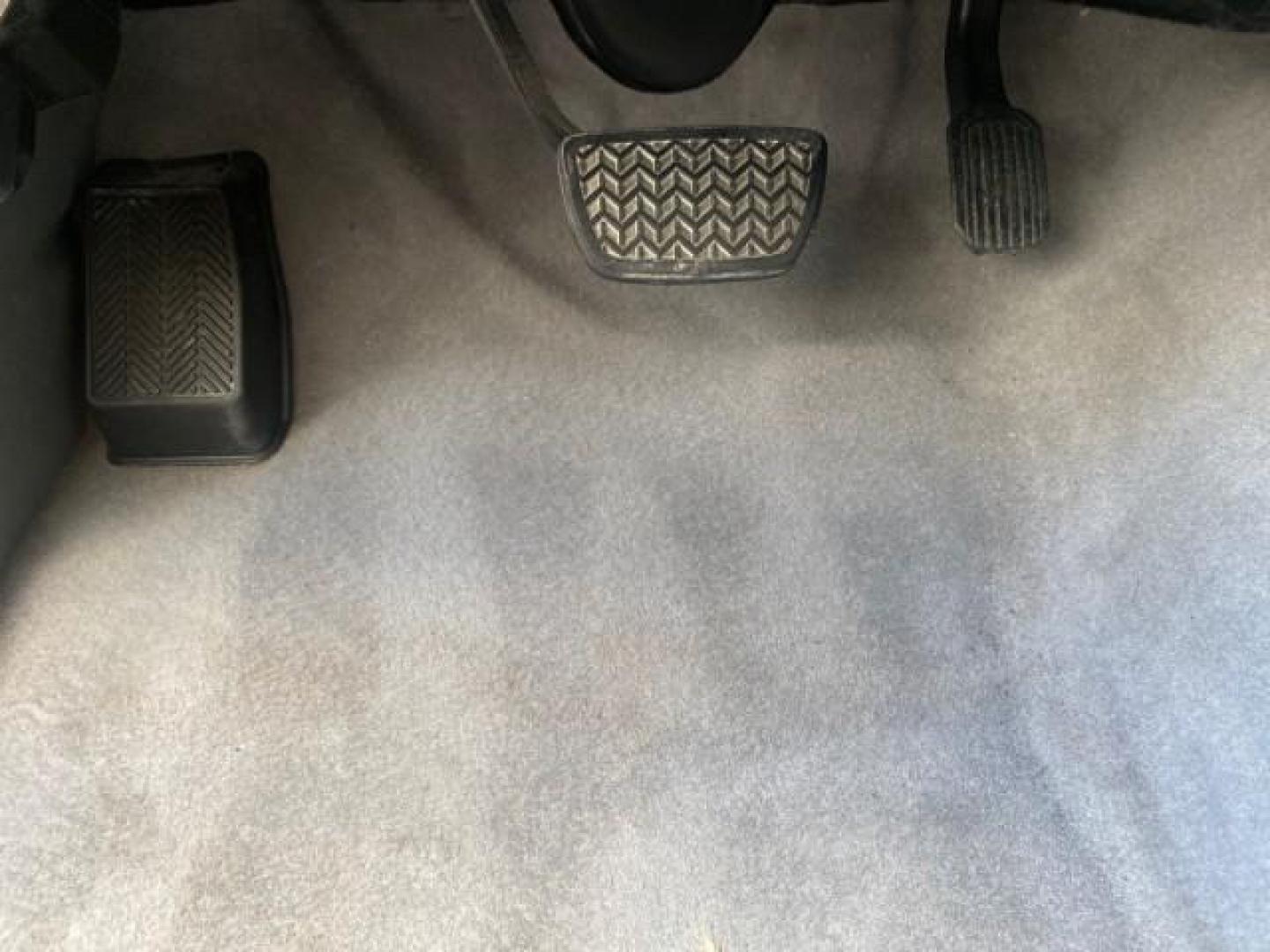 2005 Super White /Graphite Toyota Tacoma LOW MILES 58,735 X CAB (5TETX22N55Z) with an 2.7L DOHC EFI 16-Valve I4 VVT-i Engine engine, Automatic transmission, located at 4701 North Dixie Hwy, Pompano Beach, FL, 33064, (954) 422-2889, 26.240938, -80.123474 - OUR WEBPAGE FLORIDACARS1.COM HAS OVER 100 PHOTOS AND FREE CARFAX LINK 2005 TOYOTA TACOMA VIN: 5TETX22N55Z028901 5 T E T X 2 2 N 5 5 Z 0 2 8 9 0 1 CLUB CAB PICKUP 2.7L I4 F DOHC 16V GASOLINE 26 MPG REAR WHEEL DRIVE Features ABS Brakes AM/FM Stereo Automatic Transmission CD Audio Cloth Seats Cruise Co- Photo#55