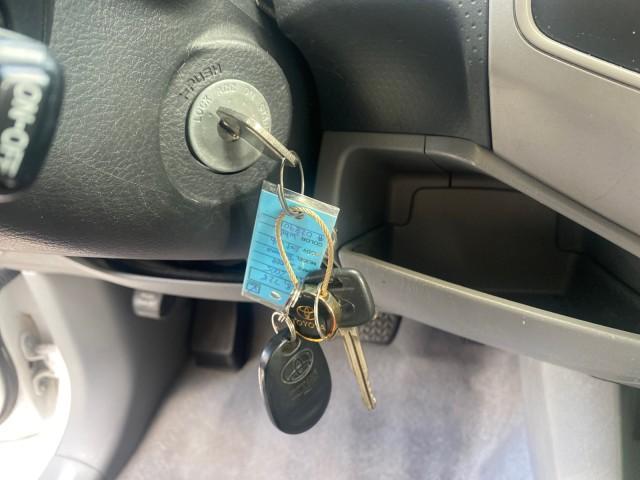 2005 Super White /Graphite Toyota Tacoma LOW MILES 58,735 X CAB (5TETX22N55Z) with an 2.7L DOHC EFI 16-Valve I4 VVT-i Engine engine, Automatic transmission, located at 4701 North Dixie Hwy, Pompano Beach, FL, 33064, (954) 422-2889, 26.240938, -80.123474 - OUR WEBPAGE FLORIDACARS1.COM HAS OVER 100 PHOTOS AND FREE CARFAX LINK 2005 TOYOTA TACOMA VIN: 5TETX22N55Z028901 5 T E T X 2 2 N 5 5 Z 0 2 8 9 0 1 CLUB CAB PICKUP 2.7L I4 F DOHC 16V GASOLINE 26 MPG REAR WHEEL DRIVE Features ABS Brakes AM/FM Stereo Automatic Transmission CD Audio Cloth Seats Cruise Co - Photo#57