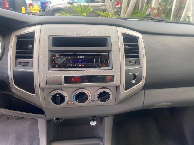 2005 Super White /Graphite Toyota Tacoma LOW MILES 58,735 X CAB (5TETX22N55Z) with an 2.7L DOHC EFI 16-Valve I4 VVT-i Engine engine, Automatic transmission, located at 4701 North Dixie Hwy, Pompano Beach, FL, 33064, (954) 422-2889, 26.240938, -80.123474 - OUR WEBPAGE FLORIDACARS1.COM HAS OVER 100 PHOTOS AND FREE CARFAX LINK 2005 TOYOTA TACOMA VIN: 5TETX22N55Z028901 5 T E T X 2 2 N 5 5 Z 0 2 8 9 0 1 CLUB CAB PICKUP 2.7L I4 F DOHC 16V GASOLINE 26 MPG REAR WHEEL DRIVE Features ABS Brakes AM/FM Stereo Automatic Transmission CD Audio Cloth Seats Cruise Co - Photo#58