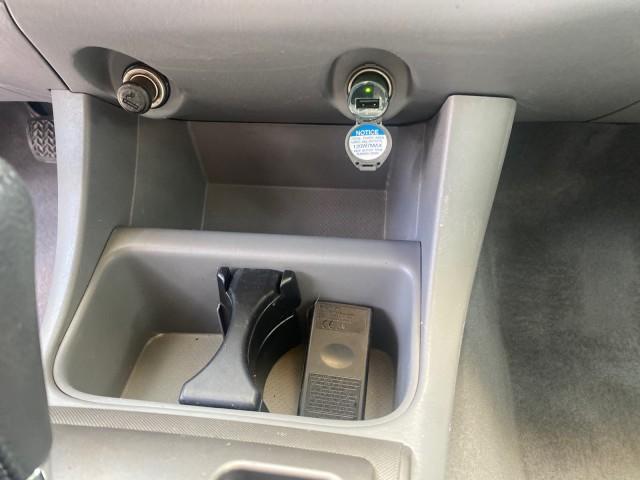 2005 Super White /Graphite Toyota Tacoma LOW MILES 58,735 X CAB (5TETX22N55Z) with an 2.7L DOHC EFI 16-Valve I4 VVT-i Engine engine, Automatic transmission, located at 4701 North Dixie Hwy, Pompano Beach, FL, 33064, (954) 422-2889, 26.240938, -80.123474 - OUR WEBPAGE FLORIDACARS1.COM HAS OVER 100 PHOTOS AND FREE CARFAX LINK 2005 TOYOTA TACOMA VIN: 5TETX22N55Z028901 5 T E T X 2 2 N 5 5 Z 0 2 8 9 0 1 CLUB CAB PICKUP 2.7L I4 F DOHC 16V GASOLINE 26 MPG REAR WHEEL DRIVE Features ABS Brakes AM/FM Stereo Automatic Transmission CD Audio Cloth Seats Cruise Co - Photo#63