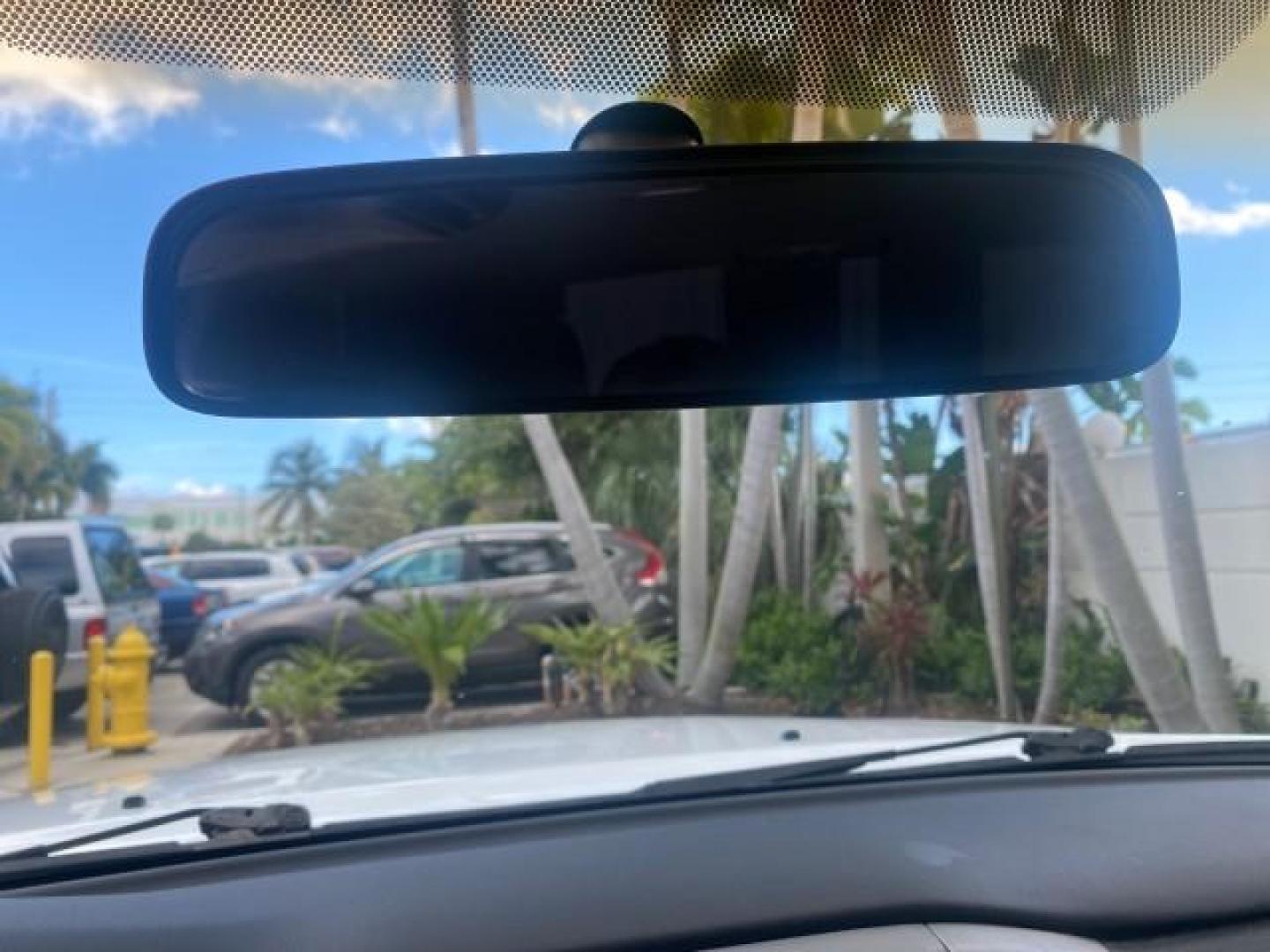 2005 Super White /Graphite Toyota Tacoma LOW MILES 58,735 X CAB (5TETX22N55Z) with an 2.7L DOHC EFI 16-Valve I4 VVT-i Engine engine, Automatic transmission, located at 4701 North Dixie Hwy, Pompano Beach, FL, 33064, (954) 422-2889, 26.240938, -80.123474 - OUR WEBPAGE FLORIDACARS1.COM HAS OVER 100 PHOTOS AND FREE CARFAX LINK 2005 TOYOTA TACOMA VIN: 5TETX22N55Z028901 5 T E T X 2 2 N 5 5 Z 0 2 8 9 0 1 CLUB CAB PICKUP 2.7L I4 F DOHC 16V GASOLINE 26 MPG REAR WHEEL DRIVE Features ABS Brakes AM/FM Stereo Automatic Transmission CD Audio Cloth Seats Cruise Co- Photo#64
