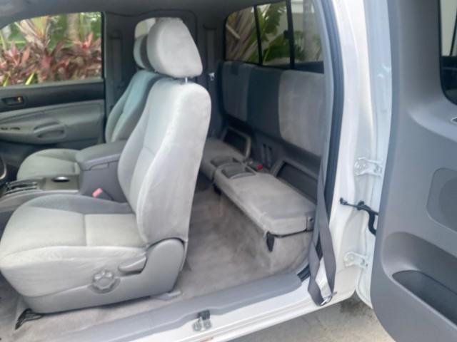 2005 Super White /Graphite Toyota Tacoma LOW MILES 58,735 X CAB (5TETX22N55Z) with an 2.7L DOHC EFI 16-Valve I4 VVT-i Engine engine, Automatic transmission, located at 4701 North Dixie Hwy, Pompano Beach, FL, 33064, (954) 422-2889, 26.240938, -80.123474 - OUR WEBPAGE FLORIDACARS1.COM HAS OVER 100 PHOTOS AND FREE CARFAX LINK 2005 TOYOTA TACOMA VIN: 5TETX22N55Z028901 5 T E T X 2 2 N 5 5 Z 0 2 8 9 0 1 CLUB CAB PICKUP 2.7L I4 F DOHC 16V GASOLINE 26 MPG REAR WHEEL DRIVE Features ABS Brakes AM/FM Stereo Automatic Transmission CD Audio Cloth Seats Cruise Co - Photo#73