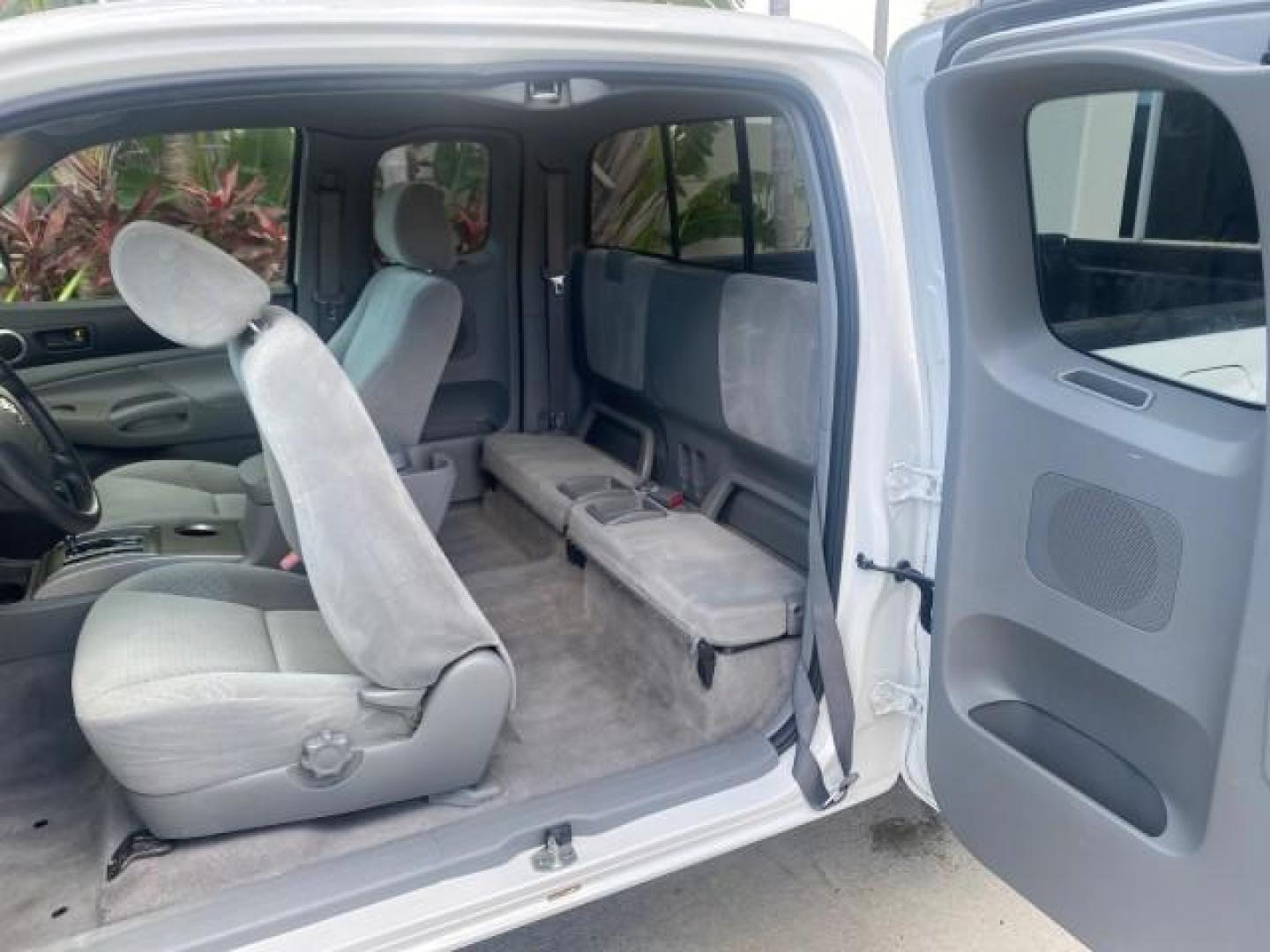 2005 Super White /Graphite Toyota Tacoma LOW MILES 58,735 X CAB (5TETX22N55Z) with an 2.7L DOHC EFI 16-Valve I4 VVT-i Engine engine, Automatic transmission, located at 4701 North Dixie Hwy, Pompano Beach, FL, 33064, (954) 422-2889, 26.240938, -80.123474 - OUR WEBPAGE FLORIDACARS1.COM HAS OVER 100 PHOTOS AND FREE CARFAX LINK 2005 TOYOTA TACOMA VIN: 5TETX22N55Z028901 5 T E T X 2 2 N 5 5 Z 0 2 8 9 0 1 CLUB CAB PICKUP 2.7L I4 F DOHC 16V GASOLINE 26 MPG REAR WHEEL DRIVE Features ABS Brakes AM/FM Stereo Automatic Transmission CD Audio Cloth Seats Cruise Co- Photo#74