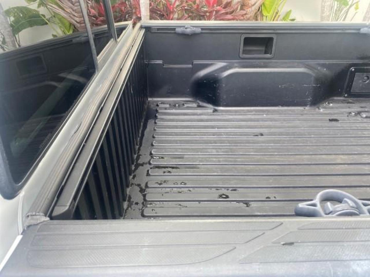 2005 Super White /Graphite Toyota Tacoma LOW MILES 58,735 X CAB (5TETX22N55Z) with an 2.7L DOHC EFI 16-Valve I4 VVT-i Engine engine, Automatic transmission, located at 4701 North Dixie Hwy, Pompano Beach, FL, 33064, (954) 422-2889, 26.240938, -80.123474 - OUR WEBPAGE FLORIDACARS1.COM HAS OVER 100 PHOTOS AND FREE CARFAX LINK 2005 TOYOTA TACOMA VIN: 5TETX22N55Z028901 5 T E T X 2 2 N 5 5 Z 0 2 8 9 0 1 CLUB CAB PICKUP 2.7L I4 F DOHC 16V GASOLINE 26 MPG REAR WHEEL DRIVE Features ABS Brakes AM/FM Stereo Automatic Transmission CD Audio Cloth Seats Cruise Co- Photo#80