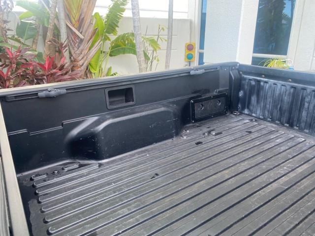 2005 Super White /Graphite Toyota Tacoma LOW MILES 58,735 X CAB (5TETX22N55Z) with an 2.7L DOHC EFI 16-Valve I4 VVT-i Engine engine, Automatic transmission, located at 4701 North Dixie Hwy, Pompano Beach, FL, 33064, (954) 422-2889, 26.240938, -80.123474 - OUR WEBPAGE FLORIDACARS1.COM HAS OVER 100 PHOTOS AND FREE CARFAX LINK 2005 TOYOTA TACOMA VIN: 5TETX22N55Z028901 5 T E T X 2 2 N 5 5 Z 0 2 8 9 0 1 CLUB CAB PICKUP 2.7L I4 F DOHC 16V GASOLINE 26 MPG REAR WHEEL DRIVE Features ABS Brakes AM/FM Stereo Automatic Transmission CD Audio Cloth Seats Cruise Co - Photo#85