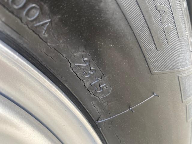 2005 Super White /Graphite Toyota Tacoma LOW MILES 58,735 X CAB (5TETX22N55Z) with an 2.7L DOHC EFI 16-Valve I4 VVT-i Engine engine, Automatic transmission, located at 4701 North Dixie Hwy, Pompano Beach, FL, 33064, (954) 422-2889, 26.240938, -80.123474 - OUR WEBPAGE FLORIDACARS1.COM HAS OVER 100 PHOTOS AND FREE CARFAX LINK 2005 TOYOTA TACOMA VIN: 5TETX22N55Z028901 5 T E T X 2 2 N 5 5 Z 0 2 8 9 0 1 CLUB CAB PICKUP 2.7L I4 F DOHC 16V GASOLINE 26 MPG REAR WHEEL DRIVE Features ABS Brakes AM/FM Stereo Automatic Transmission CD Audio Cloth Seats Cruise Co - Photo#27