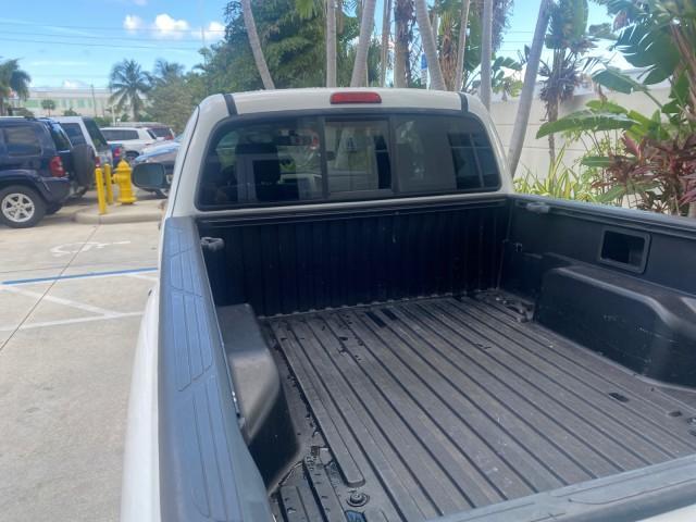 2005 Super White /Graphite Toyota Tacoma LOW MILES 58,735 X CAB (5TETX22N55Z) with an 2.7L DOHC EFI 16-Valve I4 VVT-i Engine engine, Automatic transmission, located at 4701 North Dixie Hwy, Pompano Beach, FL, 33064, (954) 422-2889, 26.240938, -80.123474 - OUR WEBPAGE FLORIDACARS1.COM HAS OVER 100 PHOTOS AND FREE CARFAX LINK 2005 TOYOTA TACOMA VIN: 5TETX22N55Z028901 5 T E T X 2 2 N 5 5 Z 0 2 8 9 0 1 CLUB CAB PICKUP 2.7L I4 F DOHC 16V GASOLINE 26 MPG REAR WHEEL DRIVE Features ABS Brakes AM/FM Stereo Automatic Transmission CD Audio Cloth Seats Cruise Co - Photo#90
