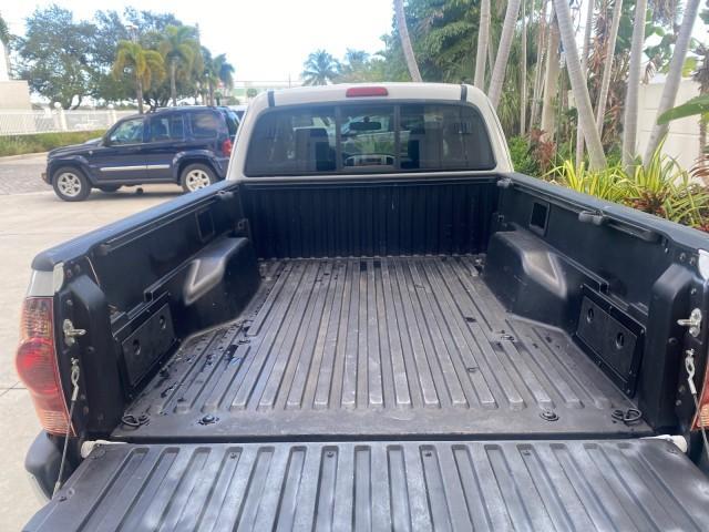 2005 Super White /Graphite Toyota Tacoma LOW MILES 58,735 X CAB (5TETX22N55Z) with an 2.7L DOHC EFI 16-Valve I4 VVT-i Engine engine, Automatic transmission, located at 4701 North Dixie Hwy, Pompano Beach, FL, 33064, (954) 422-2889, 26.240938, -80.123474 - OUR WEBPAGE FLORIDACARS1.COM HAS OVER 100 PHOTOS AND FREE CARFAX LINK 2005 TOYOTA TACOMA VIN: 5TETX22N55Z028901 5 T E T X 2 2 N 5 5 Z 0 2 8 9 0 1 CLUB CAB PICKUP 2.7L I4 F DOHC 16V GASOLINE 26 MPG REAR WHEEL DRIVE Features ABS Brakes AM/FM Stereo Automatic Transmission CD Audio Cloth Seats Cruise Co - Photo#94