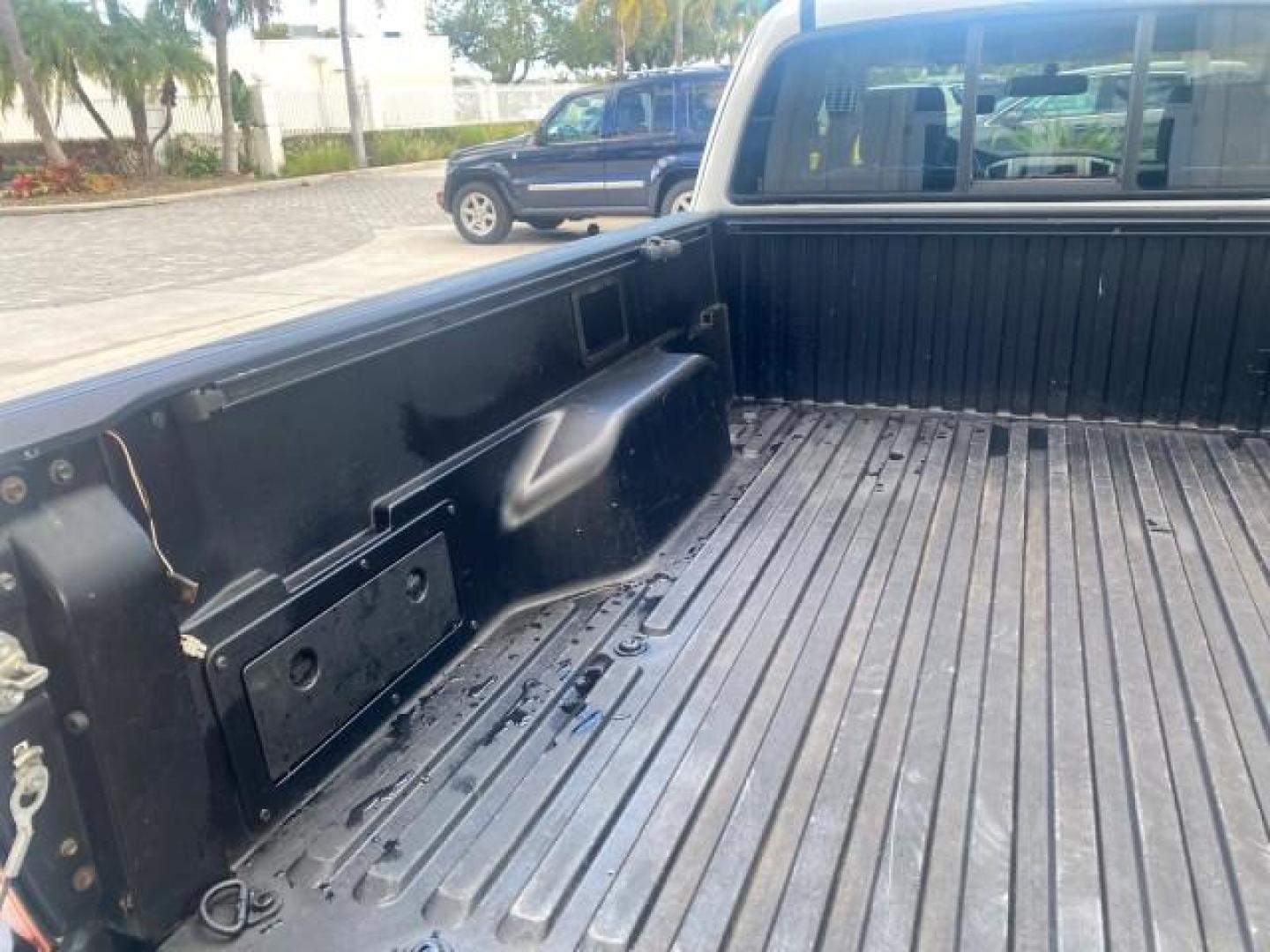2005 Super White /Graphite Toyota Tacoma LOW MILES 58,735 X CAB (5TETX22N55Z) with an 2.7L DOHC EFI 16-Valve I4 VVT-i Engine engine, Automatic transmission, located at 4701 North Dixie Hwy, Pompano Beach, FL, 33064, (954) 422-2889, 26.240938, -80.123474 - OUR WEBPAGE FLORIDACARS1.COM HAS OVER 100 PHOTOS AND FREE CARFAX LINK 2005 TOYOTA TACOMA VIN: 5TETX22N55Z028901 5 T E T X 2 2 N 5 5 Z 0 2 8 9 0 1 CLUB CAB PICKUP 2.7L I4 F DOHC 16V GASOLINE 26 MPG REAR WHEEL DRIVE Features ABS Brakes AM/FM Stereo Automatic Transmission CD Audio Cloth Seats Cruise Co- Photo#95