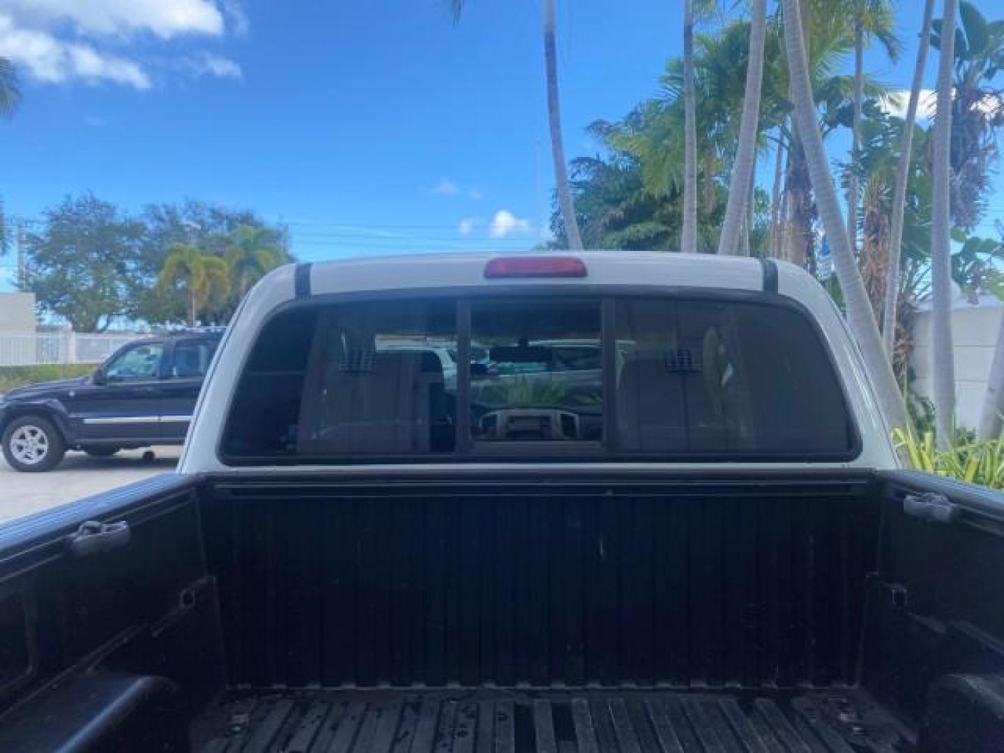 2005 Super White /Graphite Toyota Tacoma LOW MILES 58,735 X CAB (5TETX22N55Z) with an 2.7L DOHC EFI 16-Valve I4 VVT-i Engine engine, Automatic transmission, located at 4701 North Dixie Hwy, Pompano Beach, FL, 33064, (954) 422-2889, 26.240938, -80.123474 - OUR WEBPAGE FLORIDACARS1.COM HAS OVER 100 PHOTOS AND FREE CARFAX LINK 2005 TOYOTA TACOMA VIN: 5TETX22N55Z028901 5 T E T X 2 2 N 5 5 Z 0 2 8 9 0 1 CLUB CAB PICKUP 2.7L I4 F DOHC 16V GASOLINE 26 MPG REAR WHEEL DRIVE Features ABS Brakes AM/FM Stereo Automatic Transmission CD Audio Cloth Seats Cruise Co- Photo#97