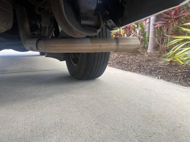 2005 Super White /Graphite Toyota Tacoma LOW MILES 58,735 X CAB (5TETX22N55Z) with an 2.7L DOHC EFI 16-Valve I4 VVT-i Engine engine, Automatic transmission, located at 4701 North Dixie Hwy, Pompano Beach, FL, 33064, (954) 422-2889, 26.240938, -80.123474 - OUR WEBPAGE FLORIDACARS1.COM HAS OVER 100 PHOTOS AND FREE CARFAX LINK 2005 TOYOTA TACOMA VIN: 5TETX22N55Z028901 5 T E T X 2 2 N 5 5 Z 0 2 8 9 0 1 CLUB CAB PICKUP 2.7L I4 F DOHC 16V GASOLINE 26 MPG REAR WHEEL DRIVE Features ABS Brakes AM/FM Stereo Automatic Transmission CD Audio Cloth Seats Cruise Co - Photo#98