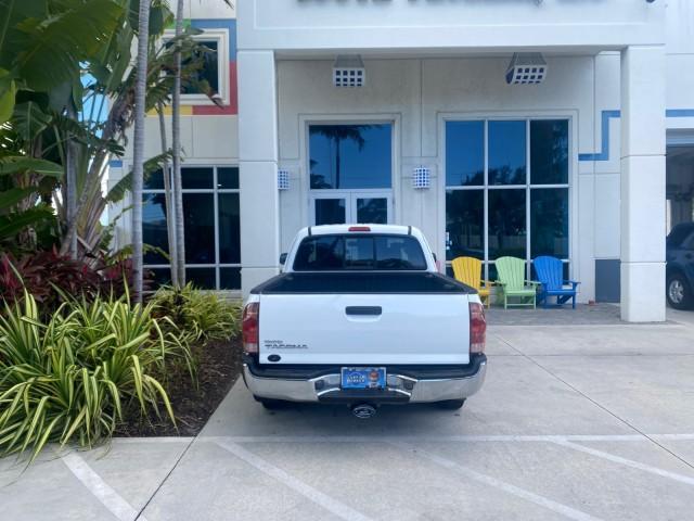 2005 Super White /Graphite Toyota Tacoma LOW MILES 58,735 X CAB (5TETX22N55Z) with an 2.7L DOHC EFI 16-Valve I4 VVT-i Engine engine, Automatic transmission, located at 4701 North Dixie Hwy, Pompano Beach, FL, 33064, (954) 422-2889, 26.240938, -80.123474 - OUR WEBPAGE FLORIDACARS1.COM HAS OVER 100 PHOTOS AND FREE CARFAX LINK 2005 TOYOTA TACOMA VIN: 5TETX22N55Z028901 5 T E T X 2 2 N 5 5 Z 0 2 8 9 0 1 CLUB CAB PICKUP 2.7L I4 F DOHC 16V GASOLINE 26 MPG REAR WHEEL DRIVE Features ABS Brakes AM/FM Stereo Automatic Transmission CD Audio Cloth Seats Cruise Co - Photo#99