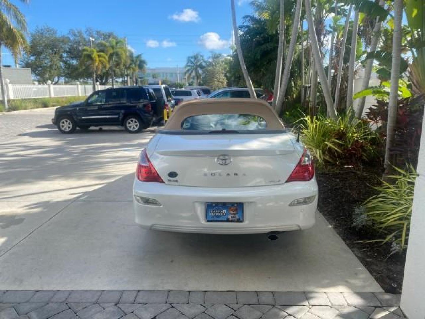 2007 Blizzard Pearl /Ivory Toyota Camry Solara SLE LOW MILES 59,911 SOFT TOP (4T1FA38P07U) with an 3.3L DOHC SMPI VVT-i 24-Valve V6 Engine engine, Automatic transmission, located at 4701 North Dixie Hwy, Pompano Beach, FL, 33064, (954) 422-2889, 26.240938, -80.123474 - OUR WEBPAGE FLORIDACARS1.COM HAS OVER 100 PHOTOS AND FREE CARFAX LINK 2007 TOYOTA CAMRY SOLARA SLE V6 VIN: 4T1FA38P07U119420 4 T 1 F A 3 8 P 0 7 U 1 1 9 4 2 0 CONVERTIBLE 3.3L V6 F DOHC 24V GASOLINE 29 MPG FRONT WHEEL DRIVE Features ABS Brakes Air Conditioning Alloy Wheels AM/FM Stereo Automatic Tra - Photo#6