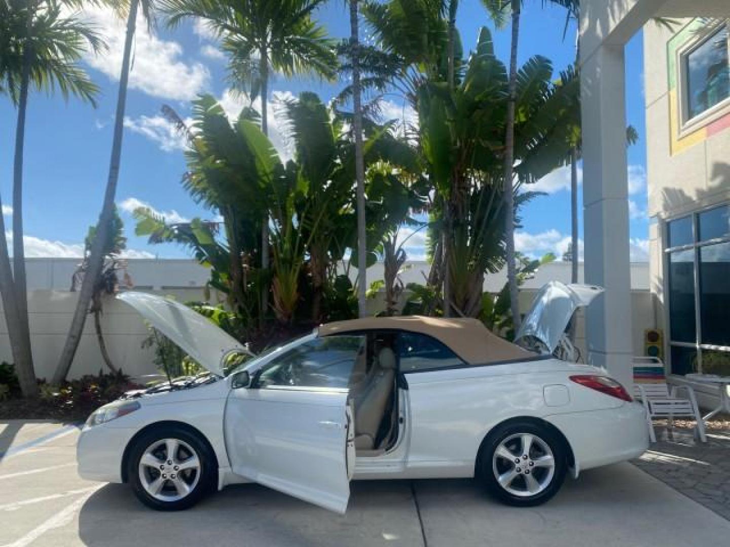 2007 Blizzard Pearl /Ivory Toyota Camry Solara SLE LOW MILES 59,911 SOFT TOP (4T1FA38P07U) with an 3.3L DOHC SMPI VVT-i 24-Valve V6 Engine engine, Automatic transmission, located at 4701 North Dixie Hwy, Pompano Beach, FL, 33064, (954) 422-2889, 26.240938, -80.123474 - OUR WEBPAGE FLORIDACARS1.COM HAS OVER 100 PHOTOS AND FREE CARFAX LINK 2007 TOYOTA CAMRY SOLARA SLE V6 VIN: 4T1FA38P07U119420 4 T 1 F A 3 8 P 0 7 U 1 1 9 4 2 0 CONVERTIBLE 3.3L V6 F DOHC 24V GASOLINE 29 MPG FRONT WHEEL DRIVE Features ABS Brakes Air Conditioning Alloy Wheels AM/FM Stereo Automatic Tra - Photo#8