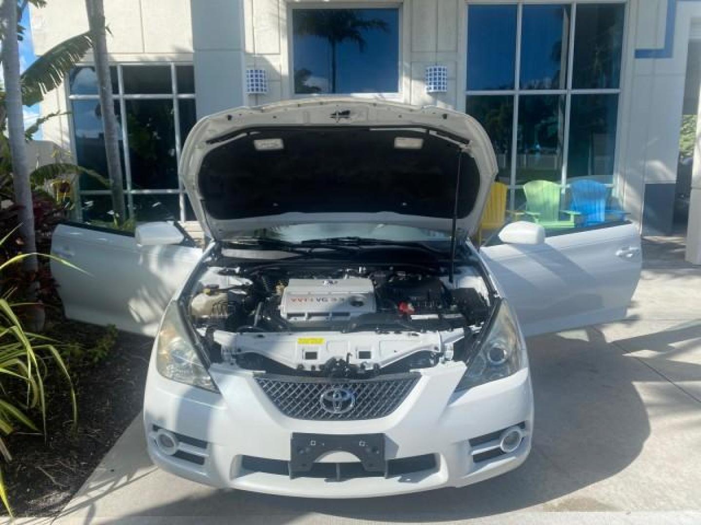2007 Blizzard Pearl /Ivory Toyota Camry Solara SLE LOW MILES 59,911 SOFT TOP (4T1FA38P07U) with an 3.3L DOHC SMPI VVT-i 24-Valve V6 Engine engine, Automatic transmission, located at 4701 North Dixie Hwy, Pompano Beach, FL, 33064, (954) 422-2889, 26.240938, -80.123474 - OUR WEBPAGE FLORIDACARS1.COM HAS OVER 100 PHOTOS AND FREE CARFAX LINK 2007 TOYOTA CAMRY SOLARA SLE V6 VIN: 4T1FA38P07U119420 4 T 1 F A 3 8 P 0 7 U 1 1 9 4 2 0 CONVERTIBLE 3.3L V6 F DOHC 24V GASOLINE 29 MPG FRONT WHEEL DRIVE Features ABS Brakes Air Conditioning Alloy Wheels AM/FM Stereo Automatic Tra - Photo#17