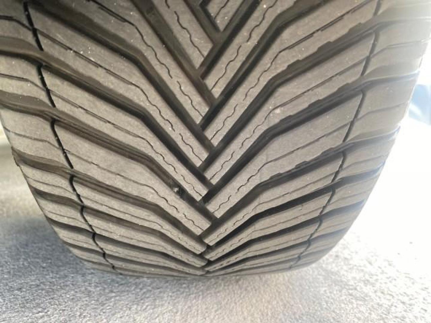 2007 Blizzard Pearl /Ivory Toyota Camry Solara SLE LOW MILES 59,911 SOFT TOP (4T1FA38P07U) with an 3.3L DOHC SMPI VVT-i 24-Valve V6 Engine engine, Automatic transmission, located at 4701 North Dixie Hwy, Pompano Beach, FL, 33064, (954) 422-2889, 26.240938, -80.123474 - OUR WEBPAGE FLORIDACARS1.COM HAS OVER 100 PHOTOS AND FREE CARFAX LINK 2007 TOYOTA CAMRY SOLARA SLE V6 VIN: 4T1FA38P07U119420 4 T 1 F A 3 8 P 0 7 U 1 1 9 4 2 0 CONVERTIBLE 3.3L V6 F DOHC 24V GASOLINE 29 MPG FRONT WHEEL DRIVE Features ABS Brakes Air Conditioning Alloy Wheels AM/FM Stereo Automatic Tra - Photo#20