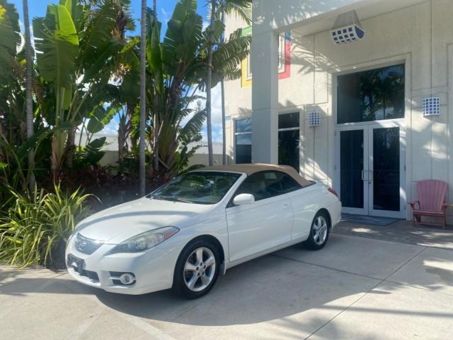 2007 Blizzard Pearl /Ivory Toyota Camry Solara SLE LOW MILES 59,911 SOFT TOP (4T1FA38P07U) with an 3.3L DOHC SMPI VVT-i 24-Valve V6 Engine engine, Automatic transmission, located at 4701 North Dixie Hwy, Pompano Beach, FL, 33064, (954) 422-2889, 26.240938, -80.123474 - OUR WEBPAGE FLORIDACARS1.COM HAS OVER 100 PHOTOS AND FREE CARFAX LINK 2007 TOYOTA CAMRY SOLARA SLE V6 VIN: 4T1FA38P07U119420 4 T 1 F A 3 8 P 0 7 U 1 1 9 4 2 0 CONVERTIBLE 3.3L V6 F DOHC 24V GASOLINE 29 MPG FRONT WHEEL DRIVE Features ABS Brakes Air Conditioning Alloy Wheels AM/FM Stereo Automatic Tra - Photo#30