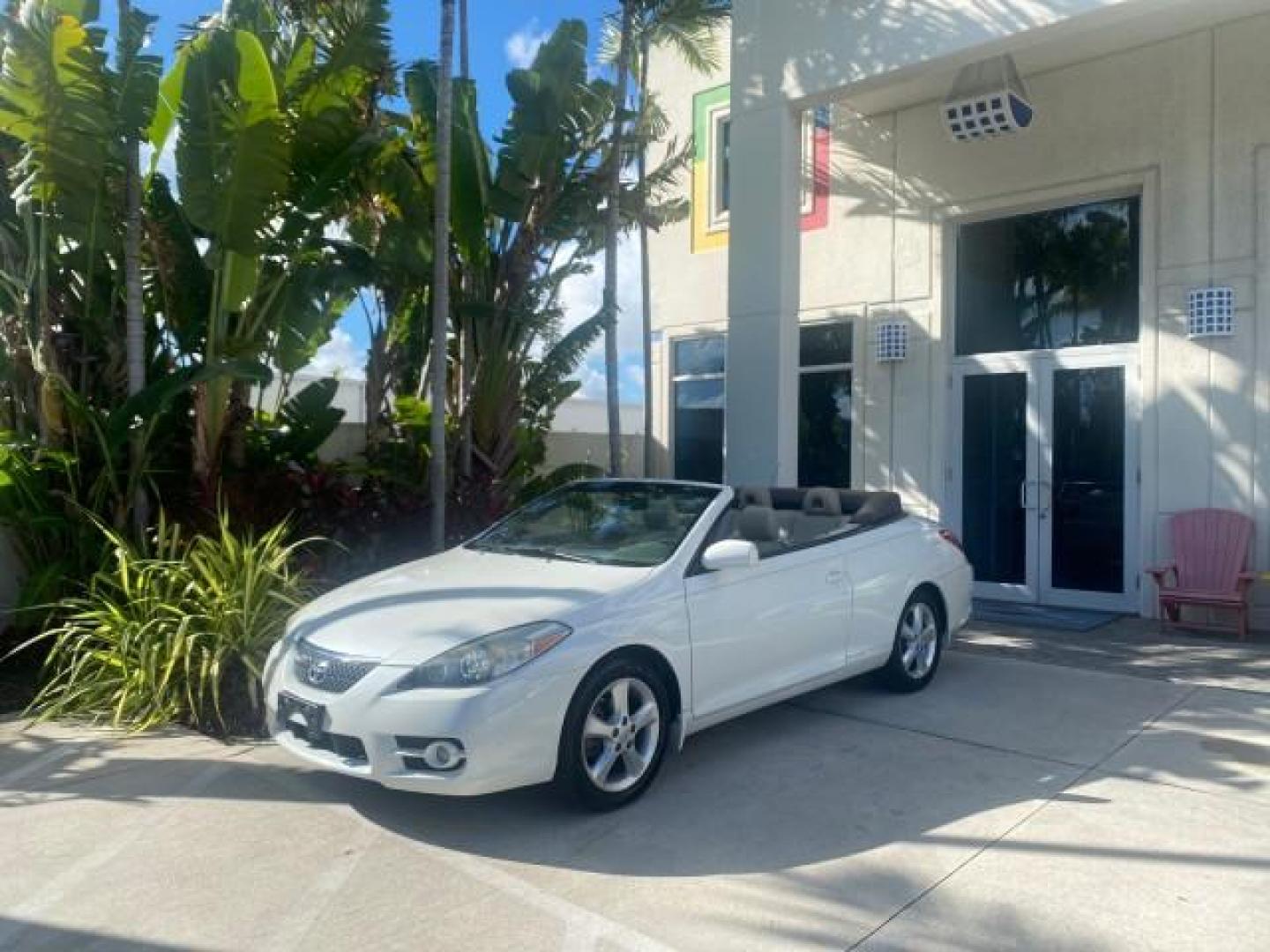 2007 Blizzard Pearl /Ivory Toyota Camry Solara SLE LOW MILES 59,911 SOFT TOP (4T1FA38P07U) with an 3.3L DOHC SMPI VVT-i 24-Valve V6 Engine engine, Automatic transmission, located at 4701 North Dixie Hwy, Pompano Beach, FL, 33064, (954) 422-2889, 26.240938, -80.123474 - OUR WEBPAGE FLORIDACARS1.COM HAS OVER 100 PHOTOS AND FREE CARFAX LINK 2007 TOYOTA CAMRY SOLARA SLE V6 VIN: 4T1FA38P07U119420 4 T 1 F A 3 8 P 0 7 U 1 1 9 4 2 0 CONVERTIBLE 3.3L V6 F DOHC 24V GASOLINE 29 MPG FRONT WHEEL DRIVE Features ABS Brakes Air Conditioning Alloy Wheels AM/FM Stereo Automatic Tra - Photo#31