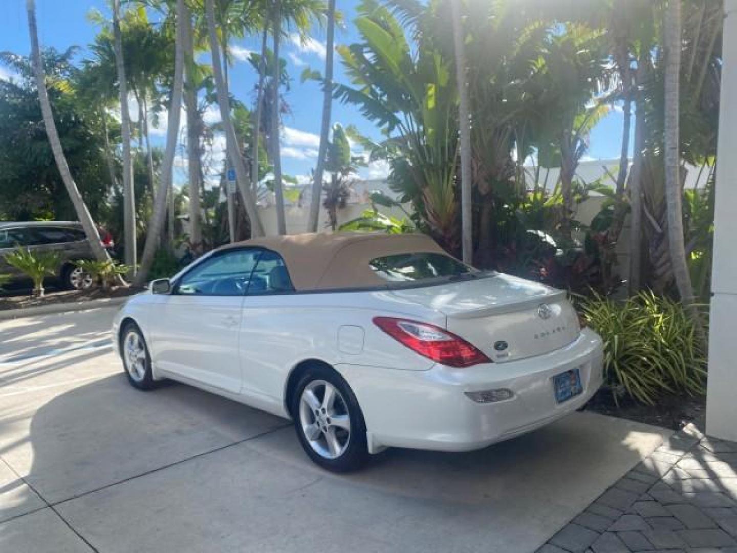 2007 Blizzard Pearl /Ivory Toyota Camry Solara SLE LOW MILES 59,911 SOFT TOP (4T1FA38P07U) with an 3.3L DOHC SMPI VVT-i 24-Valve V6 Engine engine, Automatic transmission, located at 4701 North Dixie Hwy, Pompano Beach, FL, 33064, (954) 422-2889, 26.240938, -80.123474 - OUR WEBPAGE FLORIDACARS1.COM HAS OVER 100 PHOTOS AND FREE CARFAX LINK 2007 TOYOTA CAMRY SOLARA SLE V6 VIN: 4T1FA38P07U119420 4 T 1 F A 3 8 P 0 7 U 1 1 9 4 2 0 CONVERTIBLE 3.3L V6 F DOHC 24V GASOLINE 29 MPG FRONT WHEEL DRIVE Features ABS Brakes Air Conditioning Alloy Wheels AM/FM Stereo Automatic Tra - Photo#38