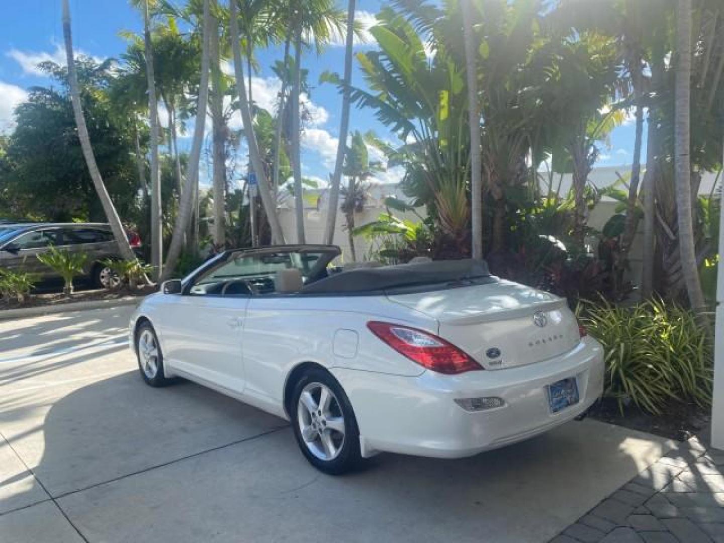 2007 Blizzard Pearl /Ivory Toyota Camry Solara SLE LOW MILES 59,911 SOFT TOP (4T1FA38P07U) with an 3.3L DOHC SMPI VVT-i 24-Valve V6 Engine engine, Automatic transmission, located at 4701 North Dixie Hwy, Pompano Beach, FL, 33064, (954) 422-2889, 26.240938, -80.123474 - OUR WEBPAGE FLORIDACARS1.COM HAS OVER 100 PHOTOS AND FREE CARFAX LINK 2007 TOYOTA CAMRY SOLARA SLE V6 VIN: 4T1FA38P07U119420 4 T 1 F A 3 8 P 0 7 U 1 1 9 4 2 0 CONVERTIBLE 3.3L V6 F DOHC 24V GASOLINE 29 MPG FRONT WHEEL DRIVE Features ABS Brakes Air Conditioning Alloy Wheels AM/FM Stereo Automatic Tra - Photo#39