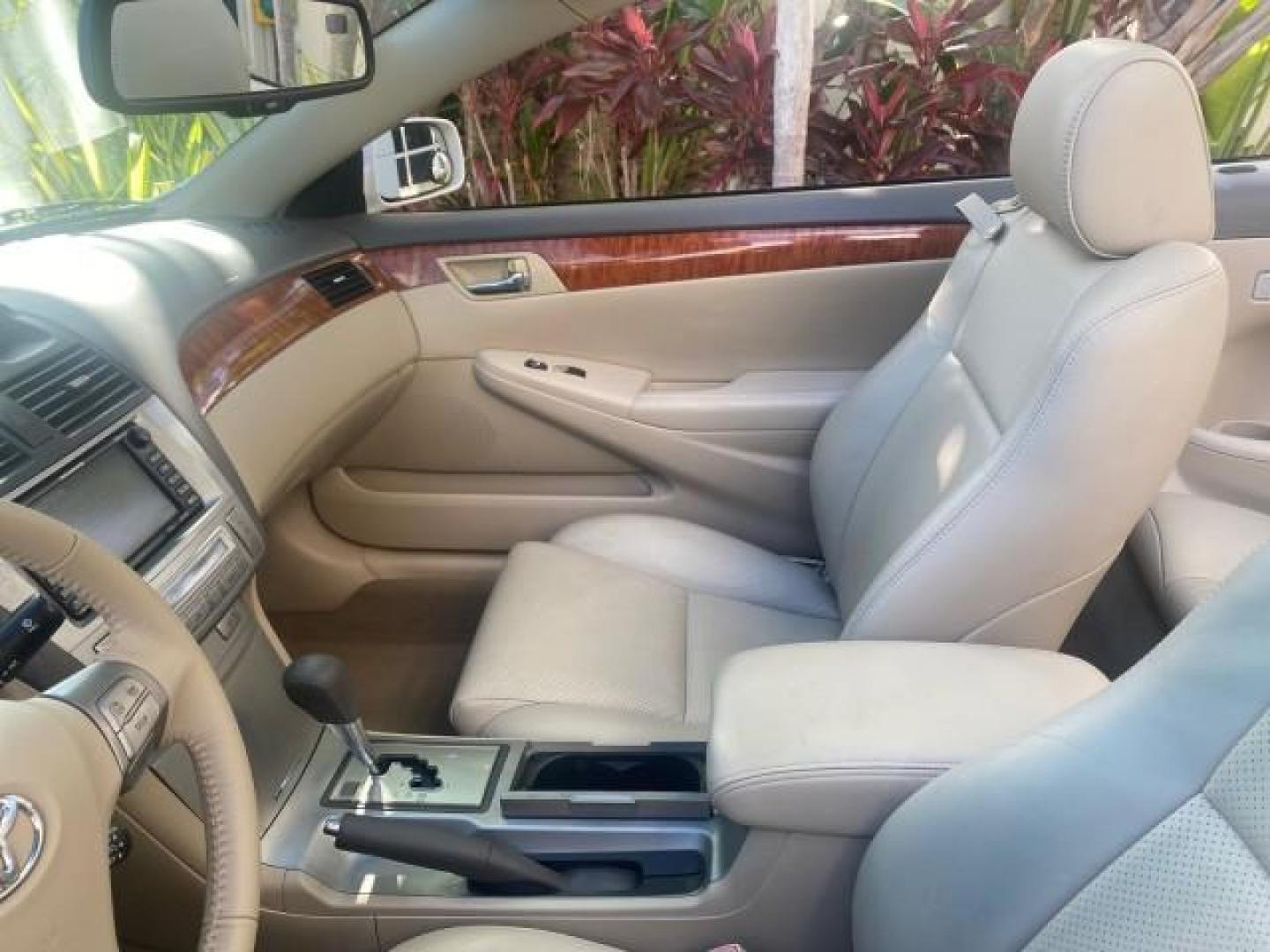 2007 Blizzard Pearl /Ivory Toyota Camry Solara SLE LOW MILES 59,911 SOFT TOP (4T1FA38P07U) with an 3.3L DOHC SMPI VVT-i 24-Valve V6 Engine engine, Automatic transmission, located at 4701 North Dixie Hwy, Pompano Beach, FL, 33064, (954) 422-2889, 26.240938, -80.123474 - OUR WEBPAGE FLORIDACARS1.COM HAS OVER 100 PHOTOS AND FREE CARFAX LINK 2007 TOYOTA CAMRY SOLARA SLE V6 VIN: 4T1FA38P07U119420 4 T 1 F A 3 8 P 0 7 U 1 1 9 4 2 0 CONVERTIBLE 3.3L V6 F DOHC 24V GASOLINE 29 MPG FRONT WHEEL DRIVE Features ABS Brakes Air Conditioning Alloy Wheels AM/FM Stereo Automatic Tra - Photo#51