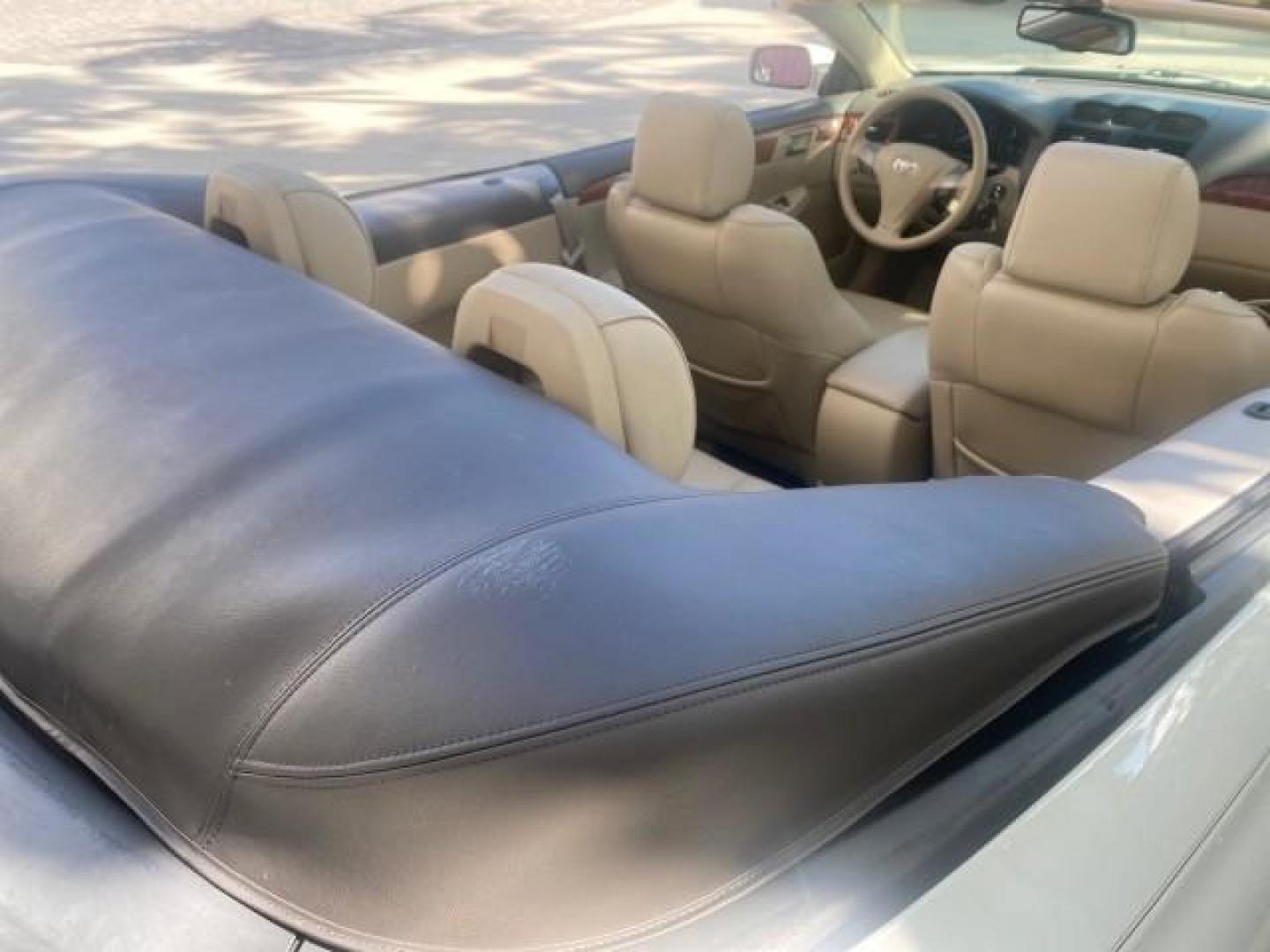 2007 Blizzard Pearl /Ivory Toyota Camry Solara SLE LOW MILES 59,911 SOFT TOP (4T1FA38P07U) with an 3.3L DOHC SMPI VVT-i 24-Valve V6 Engine engine, Automatic transmission, located at 4701 North Dixie Hwy, Pompano Beach, FL, 33064, (954) 422-2889, 26.240938, -80.123474 - OUR WEBPAGE FLORIDACARS1.COM HAS OVER 100 PHOTOS AND FREE CARFAX LINK 2007 TOYOTA CAMRY SOLARA SLE V6 VIN: 4T1FA38P07U119420 4 T 1 F A 3 8 P 0 7 U 1 1 9 4 2 0 CONVERTIBLE 3.3L V6 F DOHC 24V GASOLINE 29 MPG FRONT WHEEL DRIVE Features ABS Brakes Air Conditioning Alloy Wheels AM/FM Stereo Automatic Tra - Photo#59