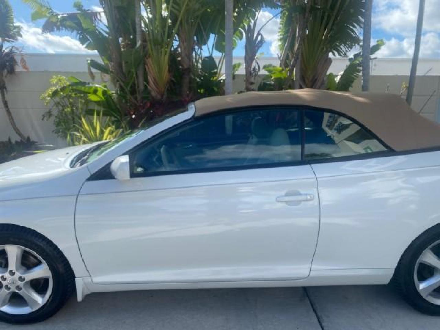2007 Blizzard Pearl /Ivory Toyota Camry Solara SLE LOW MILES 59,911 SOFT TOP (4T1FA38P07U) with an 3.3L DOHC SMPI VVT-i 24-Valve V6 Engine engine, Automatic transmission, located at 4701 North Dixie Hwy, Pompano Beach, FL, 33064, (954) 422-2889, 26.240938, -80.123474 - OUR WEBPAGE FLORIDACARS1.COM HAS OVER 100 PHOTOS AND FREE CARFAX LINK 2007 TOYOTA CAMRY SOLARA SLE V6 VIN: 4T1FA38P07U119420 4 T 1 F A 3 8 P 0 7 U 1 1 9 4 2 0 CONVERTIBLE 3.3L V6 F DOHC 24V GASOLINE 29 MPG FRONT WHEEL DRIVE Features ABS Brakes Air Conditioning Alloy Wheels AM/FM Stereo Automatic Tra - Photo#62