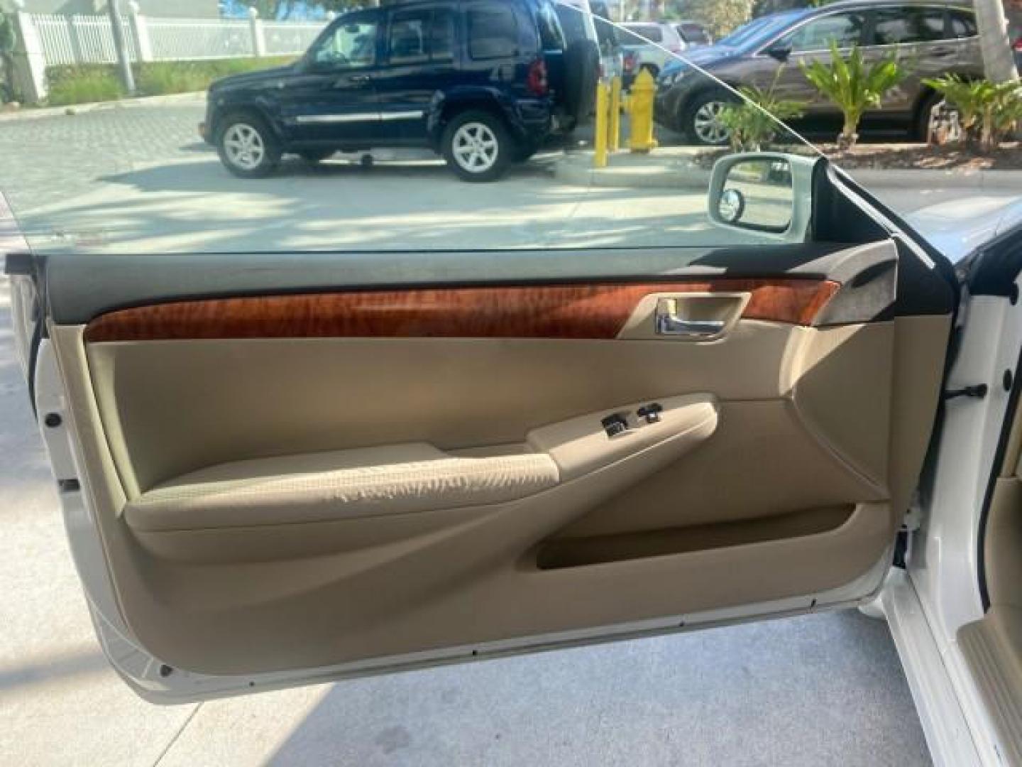 2007 Blizzard Pearl /Ivory Toyota Camry Solara SLE LOW MILES 59,911 SOFT TOP (4T1FA38P07U) with an 3.3L DOHC SMPI VVT-i 24-Valve V6 Engine engine, Automatic transmission, located at 4701 North Dixie Hwy, Pompano Beach, FL, 33064, (954) 422-2889, 26.240938, -80.123474 - OUR WEBPAGE FLORIDACARS1.COM HAS OVER 100 PHOTOS AND FREE CARFAX LINK 2007 TOYOTA CAMRY SOLARA SLE V6 VIN: 4T1FA38P07U119420 4 T 1 F A 3 8 P 0 7 U 1 1 9 4 2 0 CONVERTIBLE 3.3L V6 F DOHC 24V GASOLINE 29 MPG FRONT WHEEL DRIVE Features ABS Brakes Air Conditioning Alloy Wheels AM/FM Stereo Automatic Tra - Photo#66