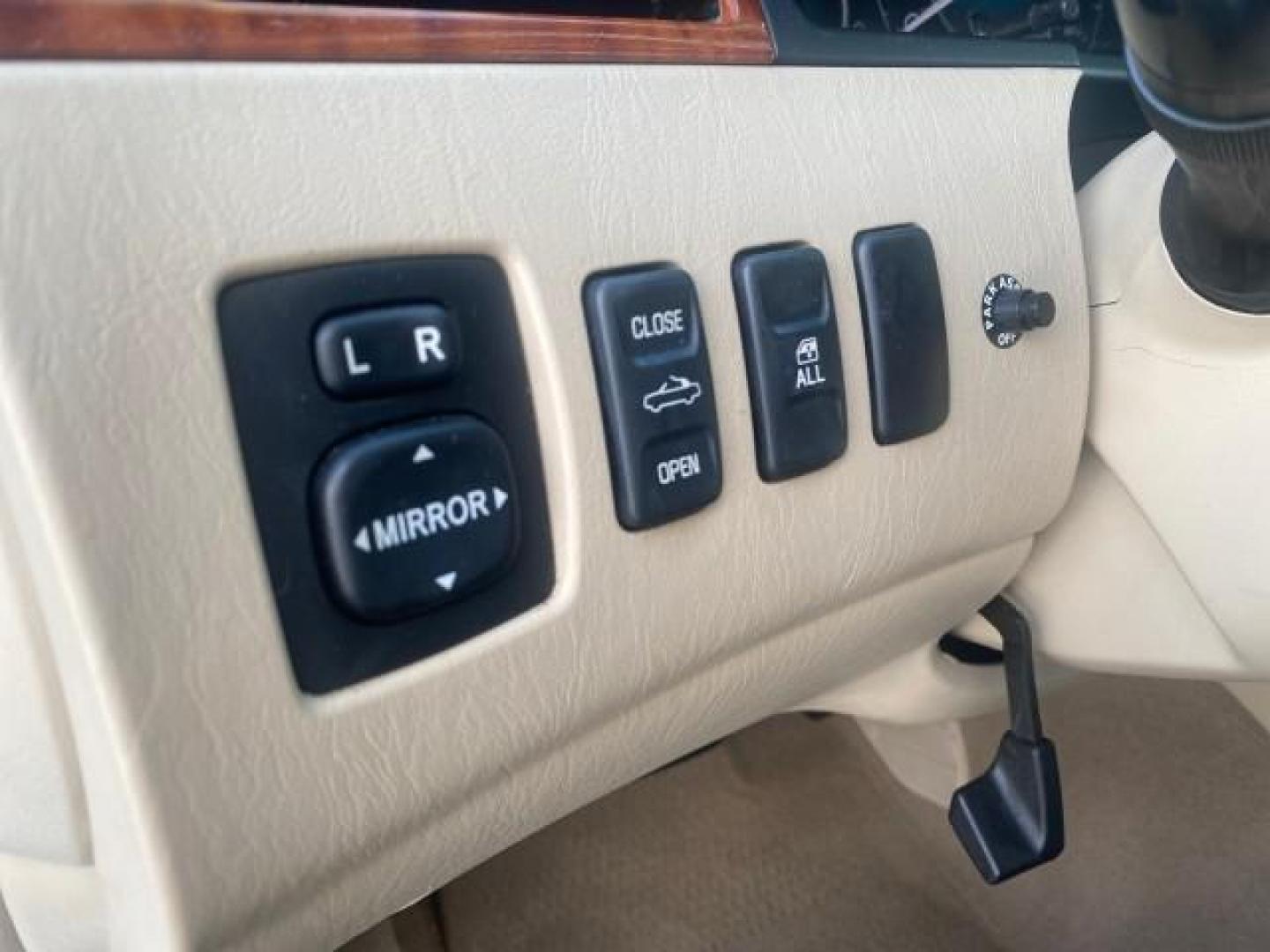 2007 Blizzard Pearl /Ivory Toyota Camry Solara SLE LOW MILES 59,911 SOFT TOP (4T1FA38P07U) with an 3.3L DOHC SMPI VVT-i 24-Valve V6 Engine engine, Automatic transmission, located at 4701 North Dixie Hwy, Pompano Beach, FL, 33064, (954) 422-2889, 26.240938, -80.123474 - OUR WEBPAGE FLORIDACARS1.COM HAS OVER 100 PHOTOS AND FREE CARFAX LINK 2007 TOYOTA CAMRY SOLARA SLE V6 VIN: 4T1FA38P07U119420 4 T 1 F A 3 8 P 0 7 U 1 1 9 4 2 0 CONVERTIBLE 3.3L V6 F DOHC 24V GASOLINE 29 MPG FRONT WHEEL DRIVE Features ABS Brakes Air Conditioning Alloy Wheels AM/FM Stereo Automatic Tra - Photo#77