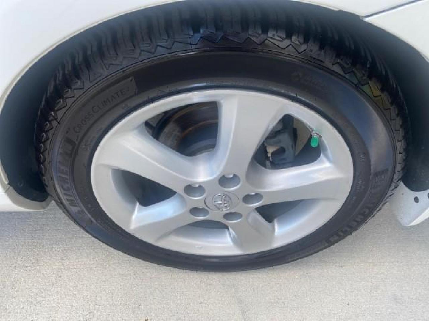 2007 Blizzard Pearl /Ivory Toyota Camry Solara SLE LOW MILES 59,911 SOFT TOP (4T1FA38P07U) with an 3.3L DOHC SMPI VVT-i 24-Valve V6 Engine engine, Automatic transmission, located at 4701 North Dixie Hwy, Pompano Beach, FL, 33064, (954) 422-2889, 26.240938, -80.123474 - OUR WEBPAGE FLORIDACARS1.COM HAS OVER 100 PHOTOS AND FREE CARFAX LINK 2007 TOYOTA CAMRY SOLARA SLE V6 VIN: 4T1FA38P07U119420 4 T 1 F A 3 8 P 0 7 U 1 1 9 4 2 0 CONVERTIBLE 3.3L V6 F DOHC 24V GASOLINE 29 MPG FRONT WHEEL DRIVE Features ABS Brakes Air Conditioning Alloy Wheels AM/FM Stereo Automatic Tra - Photo#99