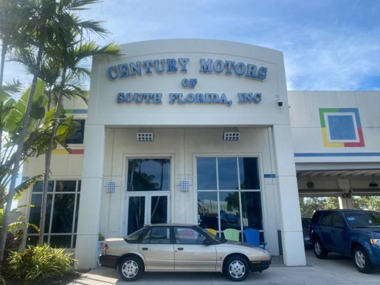 1995 Gold /Tan Saturn SL LOW MILES 70,805 (1G8ZH5282SZ) with an 1.9L 4-Cyl Engine engine, Automatic transmission, located at 4701 North Dixie Hwy, Pompano Beach, FL, 33064, (954) 422-2889, 26.240938, -80.123474 - OUR WEBPAGE FLORIDACARS1.COM HAS OVER 100 PHOTOS AND FREE CARFAX LINK 1995 SATURN S-SERIES SL1 ONE OF A KIND FIND DRIVES AMAZING VERY DEPENDABLE VIN: 1G8ZH5282SZ152130 1 G 8 Z H 5 2 8 2 S Z 1 5 2 1 3 0 SEDAN 4 DR 1.9L I4 F SOHC GASOLINE FRONT WHEEL DRIVE Features Air Conditioning AM/FM Stereo Automa - Photo#0