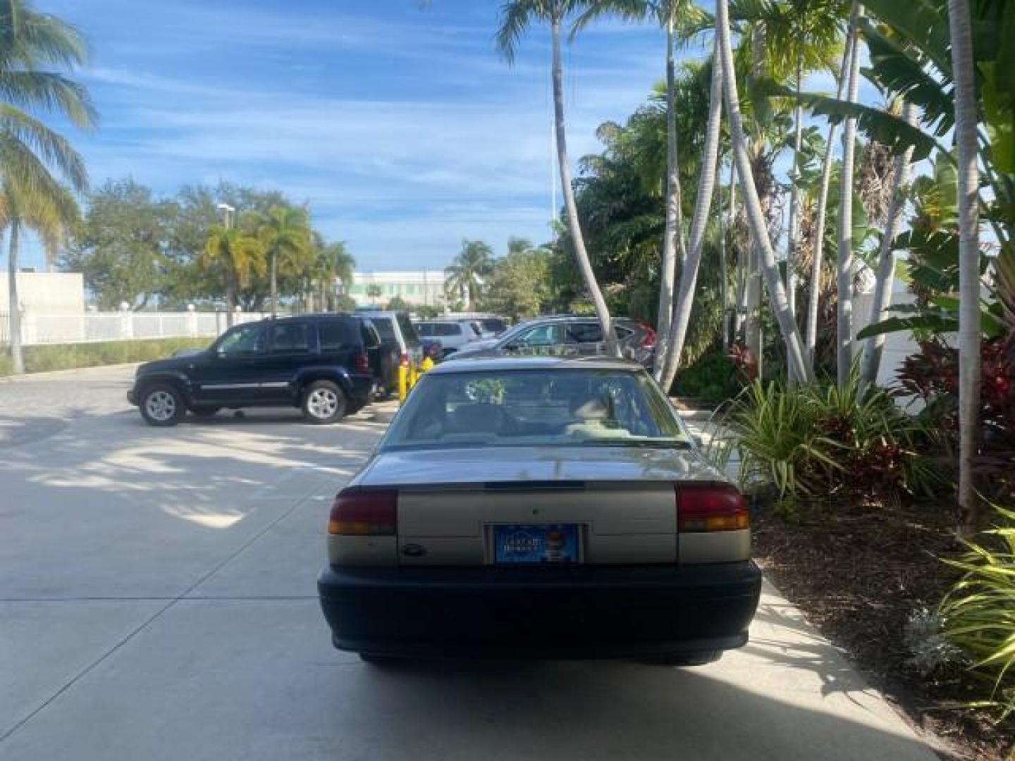 1995 Gold /Tan Saturn SL LOW MILES 70,805 (1G8ZH5282SZ) with an 1.9L 4-Cyl Engine engine, Automatic transmission, located at 4701 North Dixie Hwy, Pompano Beach, FL, 33064, (954) 422-2889, 26.240938, -80.123474 - OUR WEBPAGE FLORIDACARS1.COM HAS OVER 100 PHOTOS AND FREE CARFAX LINK 1995 SATURN S-SERIES SL1 ONE OF A KIND FIND DRIVES AMAZING VERY DEPENDABLE VIN: 1G8ZH5282SZ152130 1 G 8 Z H 5 2 8 2 S Z 1 5 2 1 3 0 SEDAN 4 DR 1.9L I4 F SOHC GASOLINE FRONT WHEEL DRIVE Features Air Conditioning AM/FM Stereo Automa - Photo#6