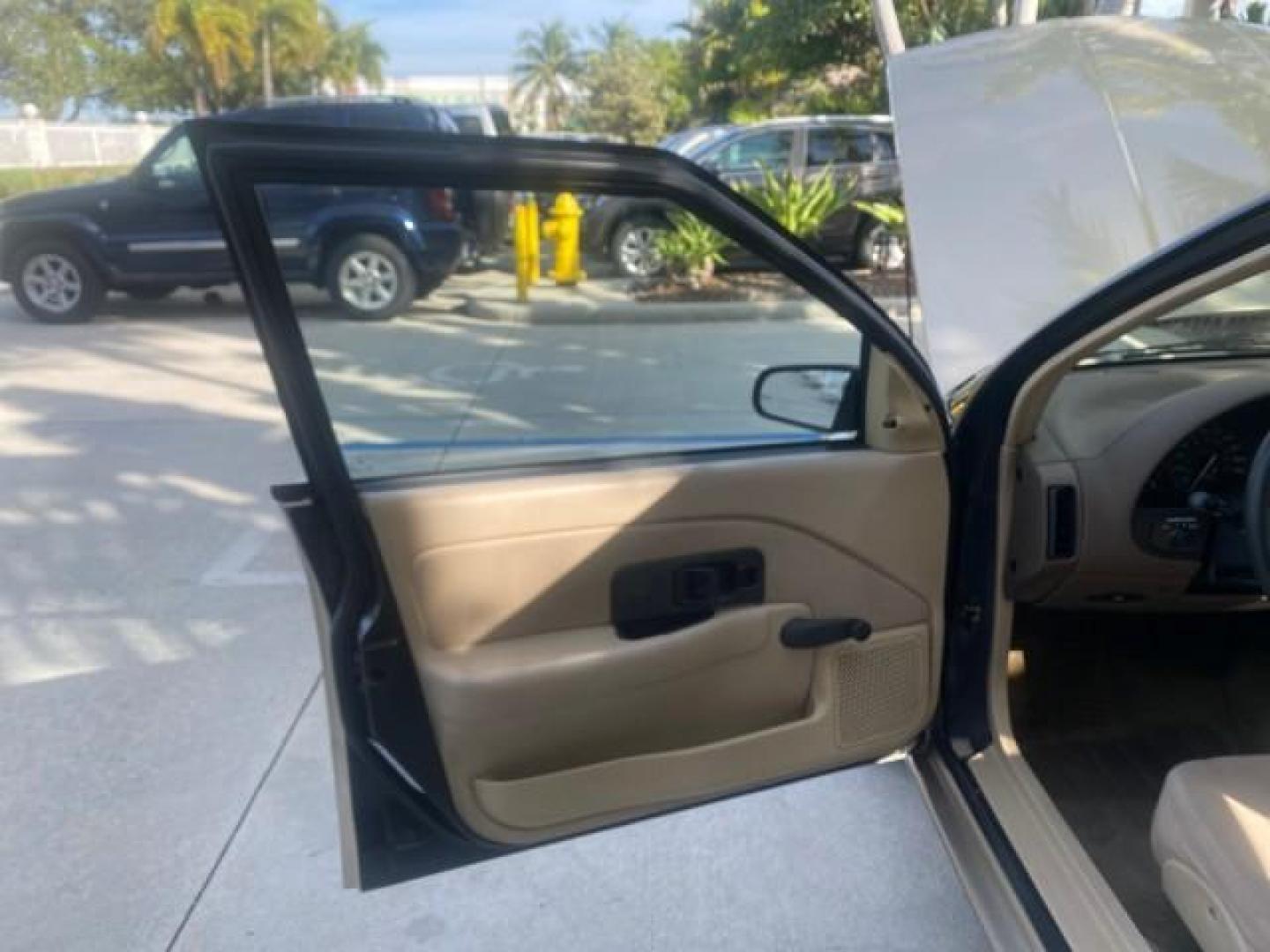 1995 Gold /Tan Saturn SL LOW MILES 70,805 (1G8ZH5282SZ) with an 1.9L 4-Cyl Engine engine, Automatic transmission, located at 4701 North Dixie Hwy, Pompano Beach, FL, 33064, (954) 422-2889, 26.240938, -80.123474 - OUR WEBPAGE FLORIDACARS1.COM HAS OVER 100 PHOTOS AND FREE CARFAX LINK 1995 SATURN S-SERIES SL1 ONE OF A KIND FIND DRIVES AMAZING VERY DEPENDABLE VIN: 1G8ZH5282SZ152130 1 G 8 Z H 5 2 8 2 S Z 1 5 2 1 3 0 SEDAN 4 DR 1.9L I4 F SOHC GASOLINE FRONT WHEEL DRIVE Features Air Conditioning AM/FM Stereo Automa - Photo#9