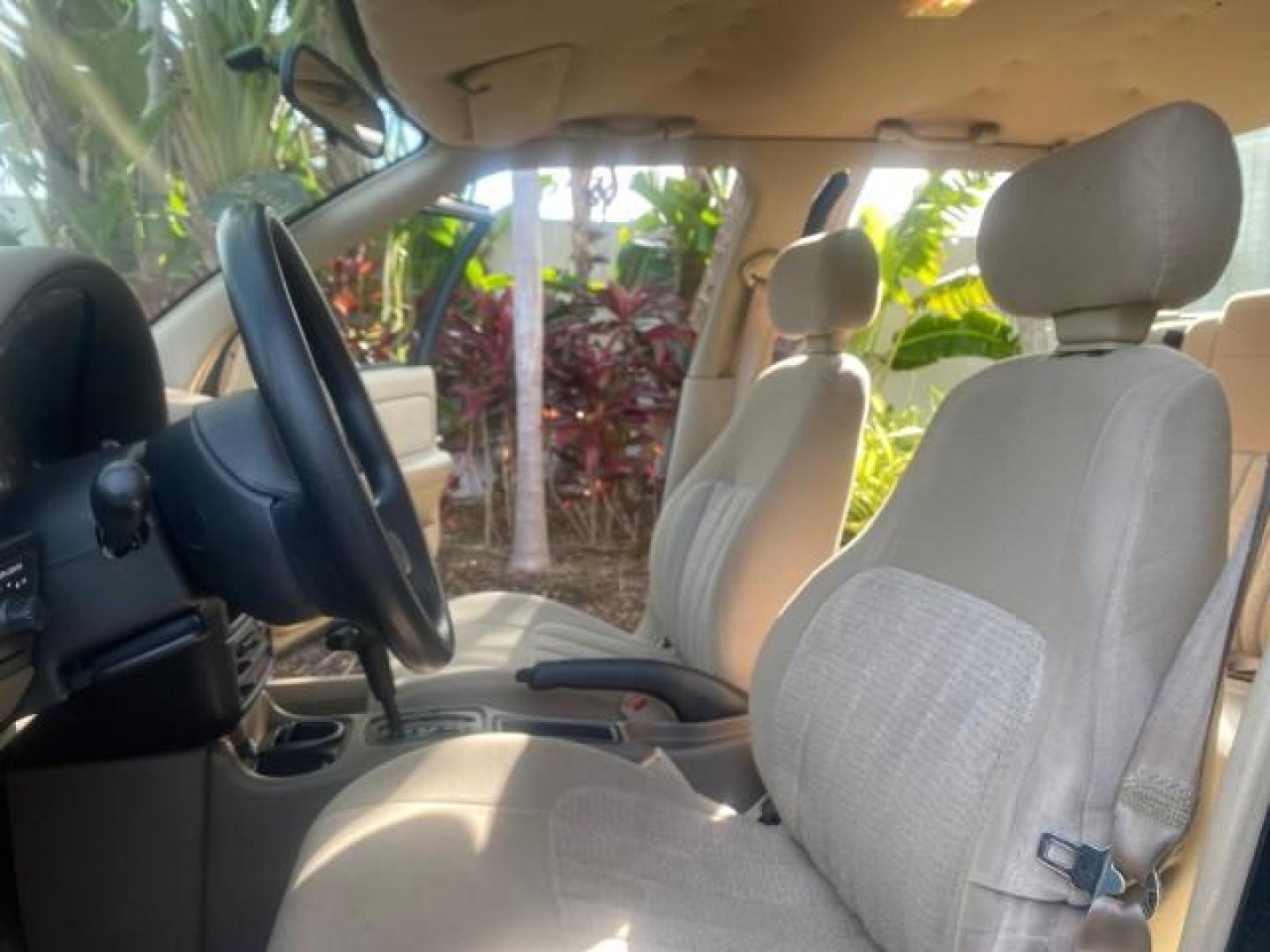 1995 Gold /Tan Saturn SL LOW MILES 70,805 (1G8ZH5282SZ) with an 1.9L 4-Cyl Engine engine, Automatic transmission, located at 4701 North Dixie Hwy, Pompano Beach, FL, 33064, (954) 422-2889, 26.240938, -80.123474 - OUR WEBPAGE FLORIDACARS1.COM HAS OVER 100 PHOTOS AND FREE CARFAX LINK 1995 SATURN S-SERIES SL1 ONE OF A KIND FIND DRIVES AMAZING VERY DEPENDABLE VIN: 1G8ZH5282SZ152130 1 G 8 Z H 5 2 8 2 S Z 1 5 2 1 3 0 SEDAN 4 DR 1.9L I4 F SOHC GASOLINE FRONT WHEEL DRIVE Features Air Conditioning AM/FM Stereo Automa - Photo#10