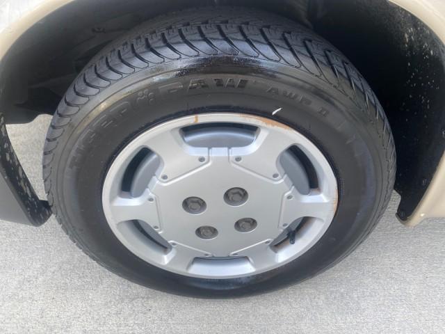 1995 Gold /Tan Saturn SL LOW MILES 70,805 (1G8ZH5282SZ) with an 1.9L 4-Cyl Engine engine, Automatic transmission, located at 4701 North Dixie Hwy, Pompano Beach, FL, 33064, (954) 422-2889, 26.240938, -80.123474 - OUR WEBPAGE FLORIDACARS1.COM HAS OVER 100 PHOTOS AND FREE CARFAX LINK 1995 SATURN S-SERIES SL1 ONE OF A KIND FIND DRIVES AMAZING VERY DEPENDABLE VIN: 1G8ZH5282SZ152130 1 G 8 Z H 5 2 8 2 S Z 1 5 2 1 3 0 SEDAN 4 DR 1.9L I4 F SOHC GASOLINE FRONT WHEEL DRIVE Features Air Conditioning AM/FM Stereo Automa - Photo#19