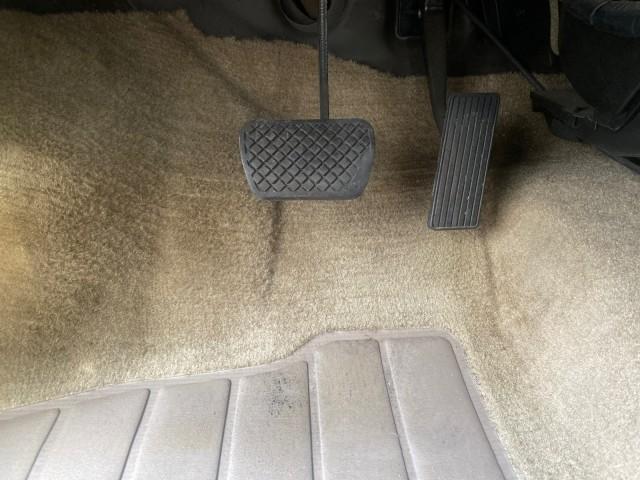 1995 Gold /Tan Saturn SL LOW MILES 70,805 (1G8ZH5282SZ) with an 1.9L 4-Cyl Engine engine, Automatic transmission, located at 4701 North Dixie Hwy, Pompano Beach, FL, 33064, (954) 422-2889, 26.240938, -80.123474 - OUR WEBPAGE FLORIDACARS1.COM HAS OVER 100 PHOTOS AND FREE CARFAX LINK 1995 SATURN S-SERIES SL1 ONE OF A KIND FIND DRIVES AMAZING VERY DEPENDABLE VIN: 1G8ZH5282SZ152130 1 G 8 Z H 5 2 8 2 S Z 1 5 2 1 3 0 SEDAN 4 DR 1.9L I4 F SOHC GASOLINE FRONT WHEEL DRIVE Features Air Conditioning AM/FM Stereo Automa - Photo#53