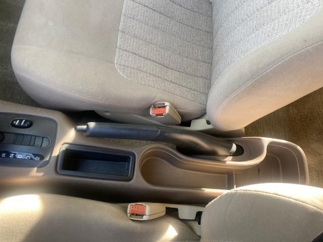 1995 Gold /Tan Saturn SL LOW MILES 70,805 (1G8ZH5282SZ) with an 1.9L 4-Cyl Engine engine, Automatic transmission, located at 4701 North Dixie Hwy, Pompano Beach, FL, 33064, (954) 422-2889, 26.240938, -80.123474 - OUR WEBPAGE FLORIDACARS1.COM HAS OVER 100 PHOTOS AND FREE CARFAX LINK 1995 SATURN S-SERIES SL1 ONE OF A KIND FIND DRIVES AMAZING VERY DEPENDABLE VIN: 1G8ZH5282SZ152130 1 G 8 Z H 5 2 8 2 S Z 1 5 2 1 3 0 SEDAN 4 DR 1.9L I4 F SOHC GASOLINE FRONT WHEEL DRIVE Features Air Conditioning AM/FM Stereo Automa - Photo#62