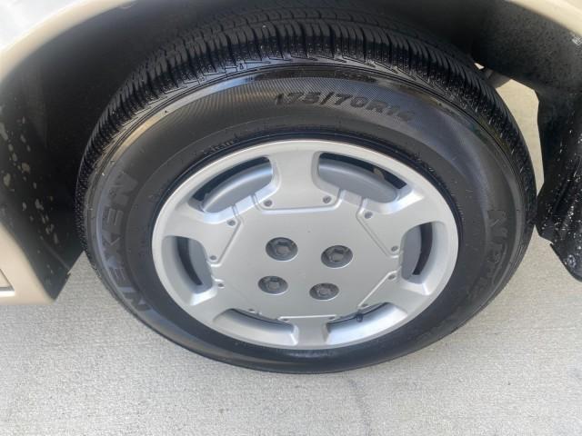 1995 Gold /Tan Saturn SL LOW MILES 70,805 (1G8ZH5282SZ) with an 1.9L 4-Cyl Engine engine, Automatic transmission, located at 4701 North Dixie Hwy, Pompano Beach, FL, 33064, (954) 422-2889, 26.240938, -80.123474 - OUR WEBPAGE FLORIDACARS1.COM HAS OVER 100 PHOTOS AND FREE CARFAX LINK 1995 SATURN S-SERIES SL1 ONE OF A KIND FIND DRIVES AMAZING VERY DEPENDABLE VIN: 1G8ZH5282SZ152130 1 G 8 Z H 5 2 8 2 S Z 1 5 2 1 3 0 SEDAN 4 DR 1.9L I4 F SOHC GASOLINE FRONT WHEEL DRIVE Features Air Conditioning AM/FM Stereo Automa - Photo#79