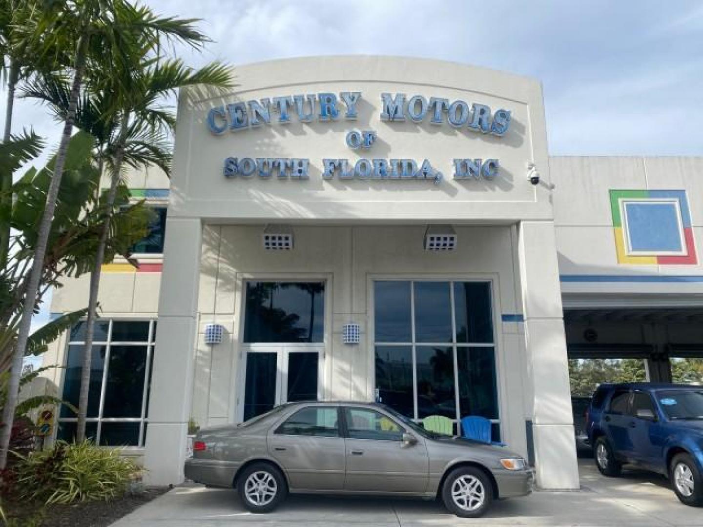2000 Cashmere Beige Metallic /Oak Toyota Camry LE LOW MILES 63,706 SUNROOF (4T1BG22K1YU) with an 2.2L Twin-Cam EFI 16-Valve 4-Cyl Engine engine, Automatic transmission, located at 4701 North Dixie Hwy, Pompano Beach, FL, 33064, (954) 422-2889, 26.240938, -80.123474 - OUR WEBPAGE FLORIDACARS1.COM HAS OVER 100 PHOTOS AND FREE CARFAX LINK 2000 TOYOTA CAMRY LE LEATHER SUNROOF 4 CYNL LOADED ONE OF THE MOST DEPENDABLE CARS EVER BUILT VIN: 4T1BG22K1YU715920 4 T 1 B G 2 2 K 1 Y U 7 1 5 9 2 0 SEDAN 4 DR 2.2L I4 F 16V GASOLINE 30 MPG FRONT WHEEL DRIVE Features Air Conditi - Photo#0