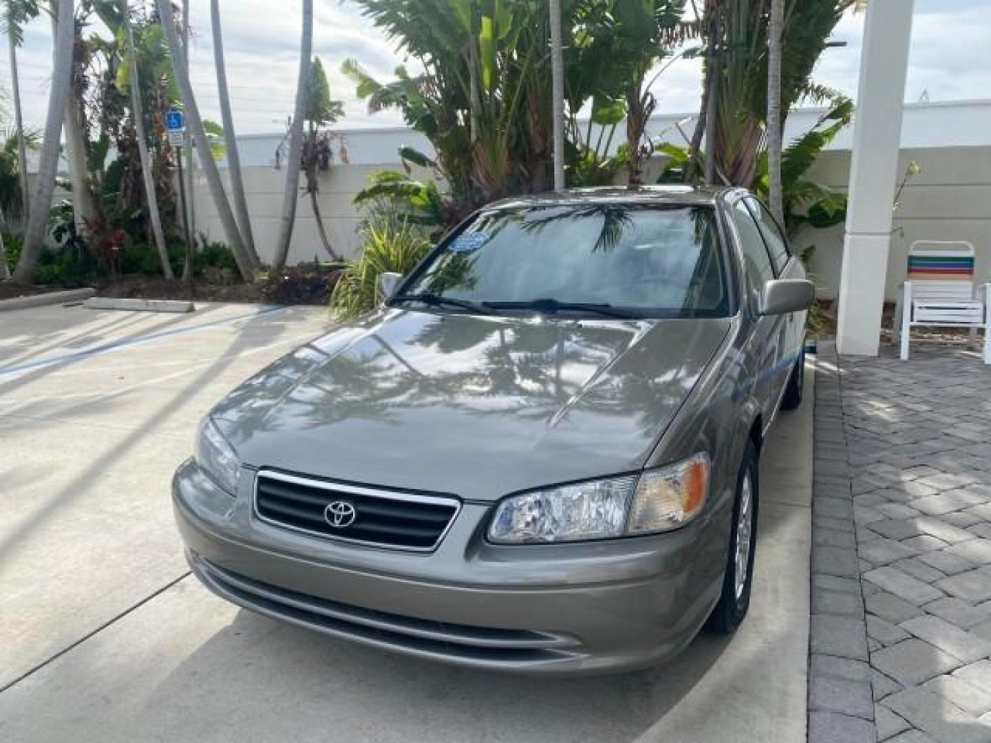 2000 Cashmere Beige Metallic /Oak Toyota Camry LE LOW MILES 63,706 SUNROOF (4T1BG22K1YU) with an 2.2L Twin-Cam EFI 16-Valve 4-Cyl Engine engine, Automatic transmission, located at 4701 North Dixie Hwy, Pompano Beach, FL, 33064, (954) 422-2889, 26.240938, -80.123474 - OUR WEBPAGE FLORIDACARS1.COM HAS OVER 100 PHOTOS AND FREE CARFAX LINK 2000 TOYOTA CAMRY LE LEATHER SUNROOF 4 CYNL LOADED ONE OF THE MOST DEPENDABLE CARS EVER BUILT VIN: 4T1BG22K1YU715920 4 T 1 B G 2 2 K 1 Y U 7 1 5 9 2 0 SEDAN 4 DR 2.2L I4 F 16V GASOLINE 30 MPG FRONT WHEEL DRIVE Features Air Conditi - Photo#3