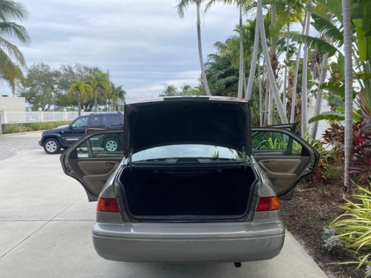 2000 Cashmere Beige Metallic /Oak Toyota Camry LE LOW MILES 63,706 SUNROOF (4T1BG22K1YU) with an 2.2L Twin-Cam EFI 16-Valve 4-Cyl Engine engine, Automatic transmission, located at 4701 North Dixie Hwy, Pompano Beach, FL, 33064, (954) 422-2889, 26.240938, -80.123474 - OUR WEBPAGE FLORIDACARS1.COM HAS OVER 100 PHOTOS AND FREE CARFAX LINK 2000 TOYOTA CAMRY LE LEATHER SUNROOF 4 CYNL LOADED ONE OF THE MOST DEPENDABLE CARS EVER BUILT VIN: 4T1BG22K1YU715920 4 T 1 B G 2 2 K 1 Y U 7 1 5 9 2 0 SEDAN 4 DR 2.2L I4 F 16V GASOLINE 30 MPG FRONT WHEEL DRIVE Features Air Conditi - Photo#15