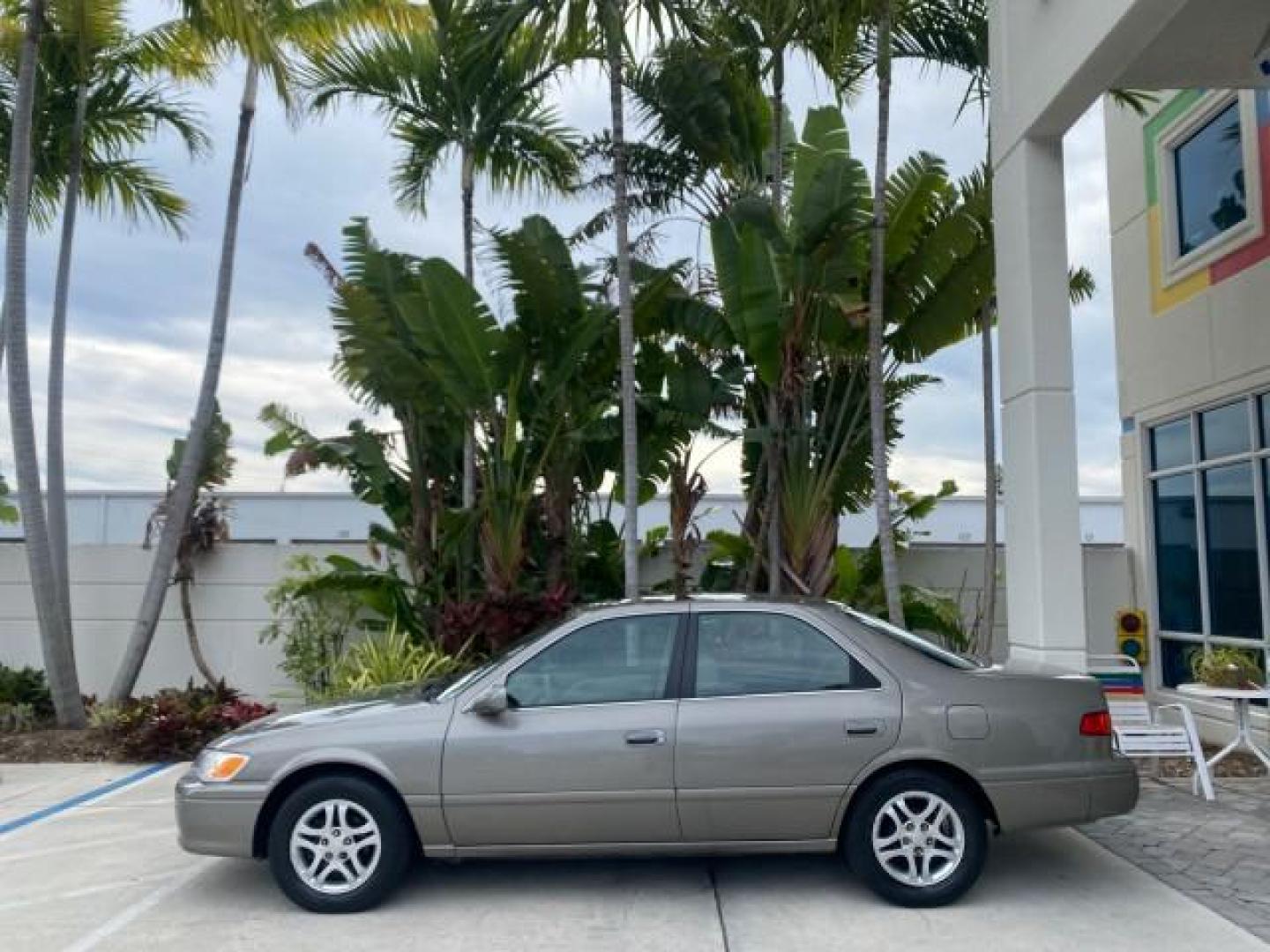 2000 Cashmere Beige Metallic /Oak Toyota Camry LE LOW MILES 63,706 SUNROOF (4T1BG22K1YU) with an 2.2L Twin-Cam EFI 16-Valve 4-Cyl Engine engine, Automatic transmission, located at 4701 North Dixie Hwy, Pompano Beach, FL, 33064, (954) 422-2889, 26.240938, -80.123474 - OUR WEBPAGE FLORIDACARS1.COM HAS OVER 100 PHOTOS AND FREE CARFAX LINK 2000 TOYOTA CAMRY LE LEATHER SUNROOF 4 CYNL LOADED ONE OF THE MOST DEPENDABLE CARS EVER BUILT VIN: 4T1BG22K1YU715920 4 T 1 B G 2 2 K 1 Y U 7 1 5 9 2 0 SEDAN 4 DR 2.2L I4 F 16V GASOLINE 30 MPG FRONT WHEEL DRIVE Features Air Conditi - Photo#31