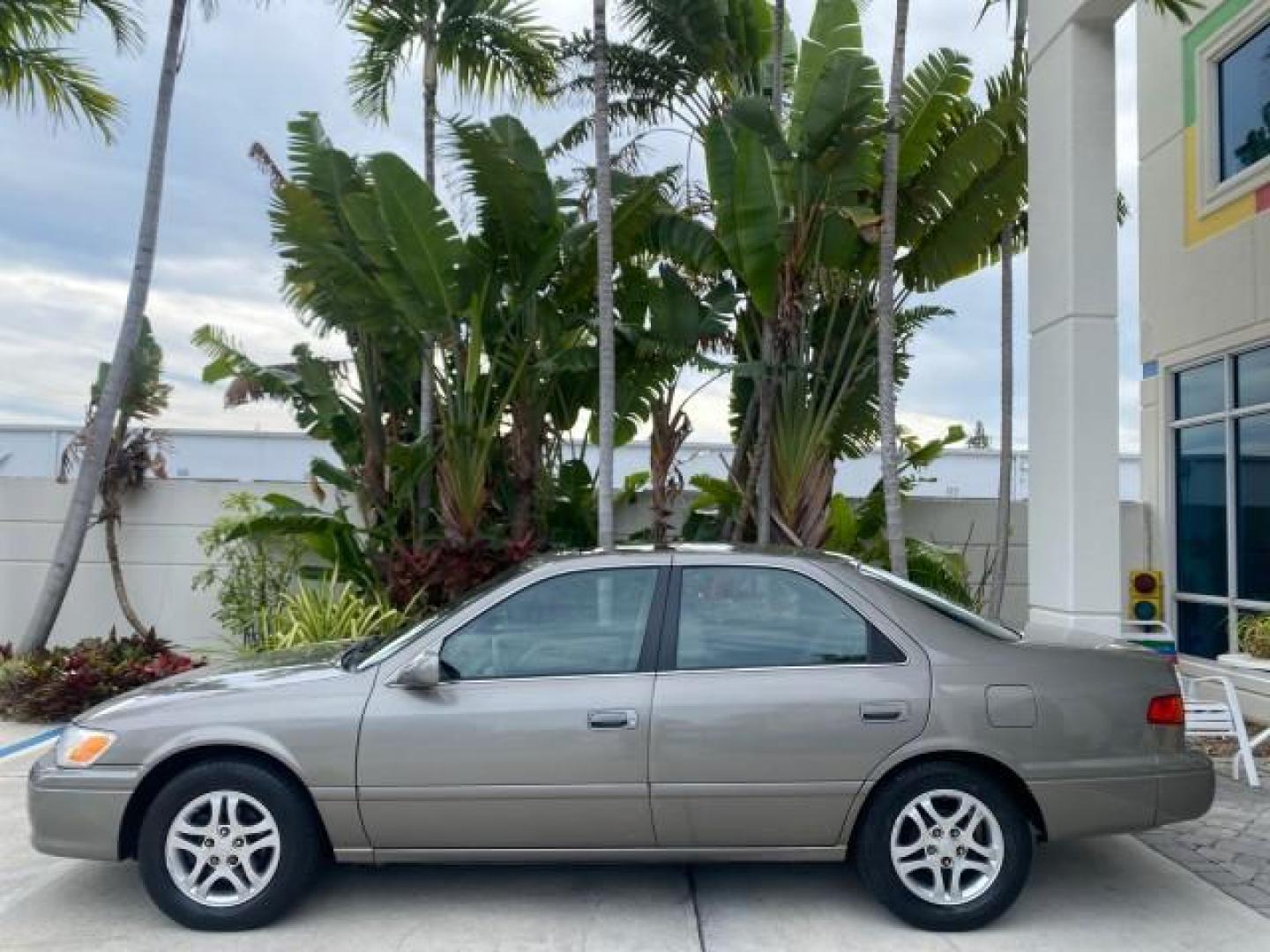 2000 Cashmere Beige Metallic /Oak Toyota Camry LE LOW MILES 63,706 SUNROOF (4T1BG22K1YU) with an 2.2L Twin-Cam EFI 16-Valve 4-Cyl Engine engine, Automatic transmission, located at 4701 North Dixie Hwy, Pompano Beach, FL, 33064, (954) 422-2889, 26.240938, -80.123474 - OUR WEBPAGE FLORIDACARS1.COM HAS OVER 100 PHOTOS AND FREE CARFAX LINK 2000 TOYOTA CAMRY LE LEATHER SUNROOF 4 CYNL LOADED ONE OF THE MOST DEPENDABLE CARS EVER BUILT VIN: 4T1BG22K1YU715920 4 T 1 B G 2 2 K 1 Y U 7 1 5 9 2 0 SEDAN 4 DR 2.2L I4 F 16V GASOLINE 30 MPG FRONT WHEEL DRIVE Features Air Conditi - Photo#32