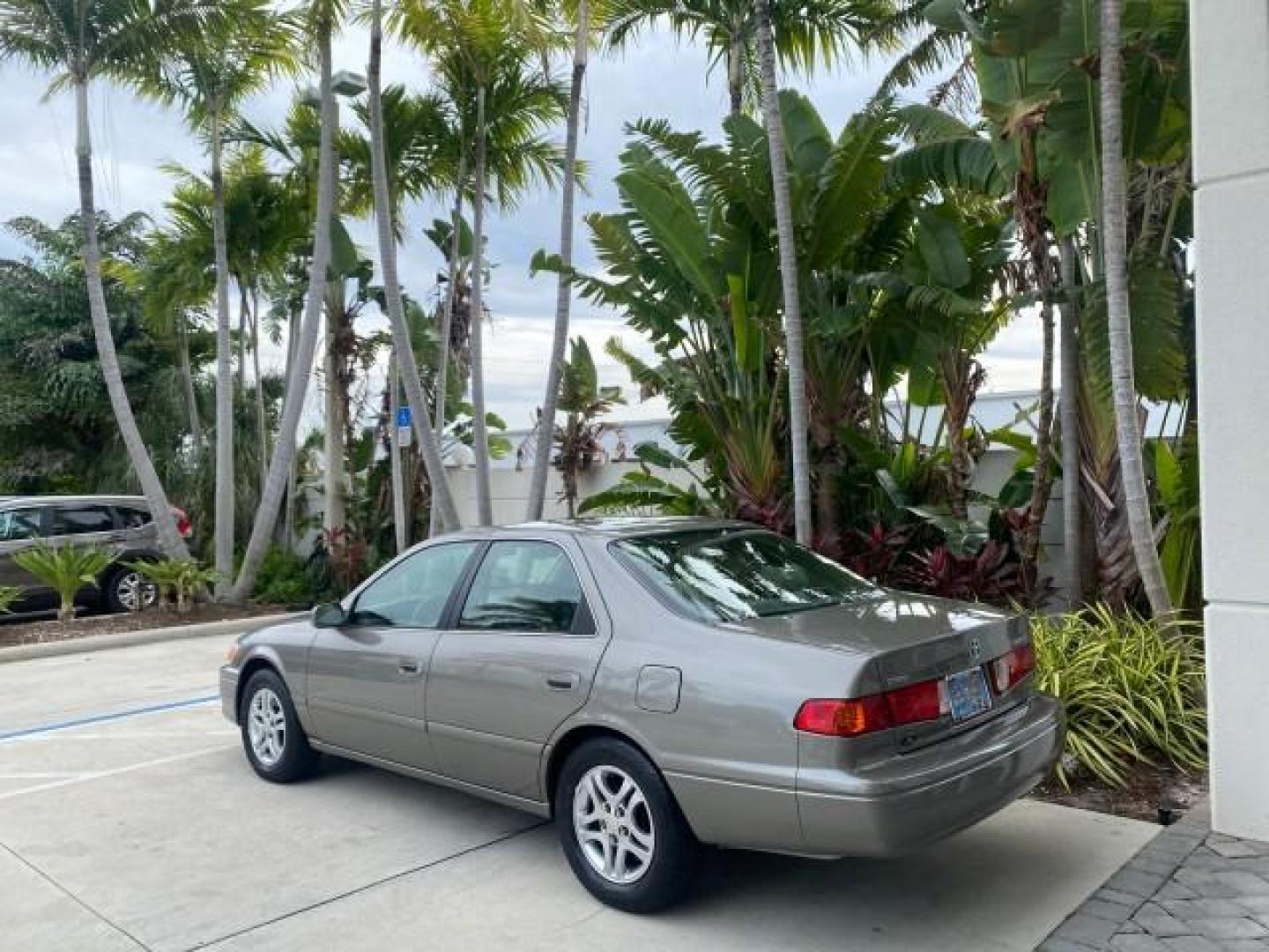 2000 Cashmere Beige Metallic /Oak Toyota Camry LE LOW MILES 63,706 SUNROOF (4T1BG22K1YU) with an 2.2L Twin-Cam EFI 16-Valve 4-Cyl Engine engine, Automatic transmission, located at 4701 North Dixie Hwy, Pompano Beach, FL, 33064, (954) 422-2889, 26.240938, -80.123474 - OUR WEBPAGE FLORIDACARS1.COM HAS OVER 100 PHOTOS AND FREE CARFAX LINK 2000 TOYOTA CAMRY LE LEATHER SUNROOF 4 CYNL LOADED ONE OF THE MOST DEPENDABLE CARS EVER BUILT VIN: 4T1BG22K1YU715920 4 T 1 B G 2 2 K 1 Y U 7 1 5 9 2 0 SEDAN 4 DR 2.2L I4 F 16V GASOLINE 30 MPG FRONT WHEEL DRIVE Features Air Conditi - Photo#33