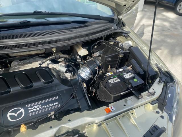 2004 Cosmic Sand Metallic /Beige/Black Mazda MPV LX LOW MILES 62,740 (JM3LW28J340) with an 3.0L DOHC MPFI 24-Valve V6 Engine engine, Automatic transmission, located at 4701 North Dixie Hwy, Pompano Beach, FL, 33064, (954) 422-2889, 26.240938, -80.123474 - OUR WEBPAGE FLORIDACARS1.COM HAS OVER 100 PHOTOS AND FREE CARFAX LINK 2004 MAZDA MPV LX VIN: JM3LW28J340519237 J M 3 L W 2 8 J 3 4 0 5 1 9 2 3 7 VAN 3.0L V6 F GASOLINE 25 MPG FRONT WHEEL DRIVE Features ABS Brakes Air Conditioning Alloy Wheels AM/FM Stereo Automatic Transmission CD Audio Cloth Seats - Photo#26