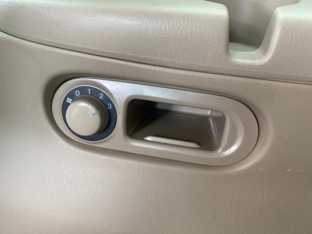 2004 Cosmic Sand Metallic /Beige/Black Mazda MPV LX LOW MILES 62,740 (JM3LW28J340) with an 3.0L DOHC MPFI 24-Valve V6 Engine engine, Automatic transmission, located at 4701 North Dixie Hwy, Pompano Beach, FL, 33064, (954) 422-2889, 26.240938, -80.123474 - OUR WEBPAGE FLORIDACARS1.COM HAS OVER 100 PHOTOS AND FREE CARFAX LINK 2004 MAZDA MPV LX VIN: JM3LW28J340519237 J M 3 L W 2 8 J 3 4 0 5 1 9 2 3 7 VAN 3.0L V6 F GASOLINE 25 MPG FRONT WHEEL DRIVE Features ABS Brakes Air Conditioning Alloy Wheels AM/FM Stereo Automatic Transmission CD Audio Cloth Seats - Photo#81