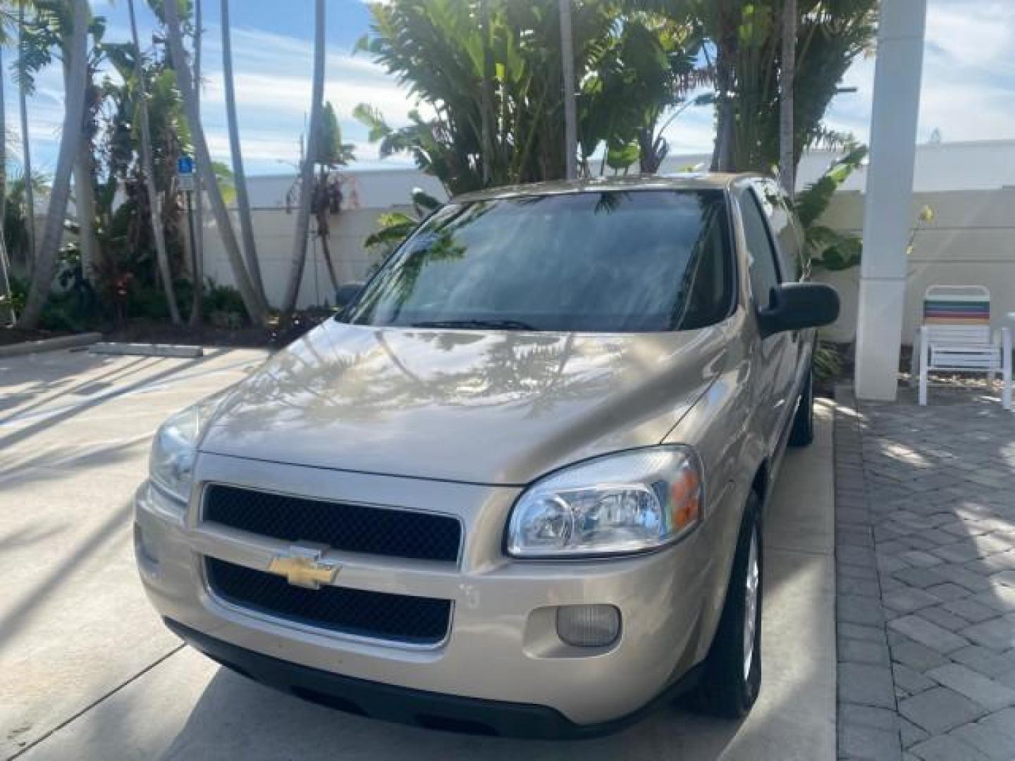 2007 Gold Mist Metallic /Cashmere Chevrolet Uplander LS LOW MILES 46,982 VAN (1GNDV23137D) with an 3.9L V6 SFI Engine engine, Automatic transmission, located at 4701 North Dixie Hwy, Pompano Beach, FL, 33064, (954) 422-2889, 26.240938, -80.123474 - OUR WEBPAGE FLORIDACARS1.COM HAS OVER 100 PHOTOS AND FREE CARFAX LINK 2007 CHEVROLET UPLANDER LS 7 PASSENGER VIN: 1GNDV23137D200271 1 G N D V 2 3 1 3 7 D 2 0 0 2 7 1 VAN 3.9L V6 F GASOLINE 25 MPG FRONT WHEEL DRIVE Features ABS Brakes Air Conditioning Alloy Wheels AM/FM Stereo Automatic Transmission- Photo#3