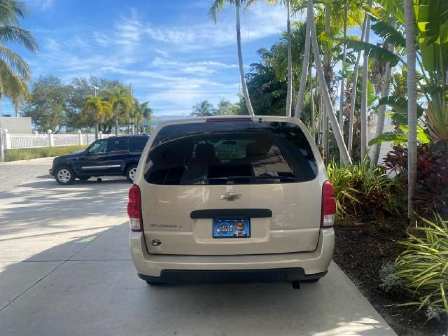 2007 Gold Mist Metallic /Cashmere Chevrolet Uplander LS LOW MILES 46,982 VAN (1GNDV23137D) with an 3.9L V6 SFI Engine engine, Automatic transmission, located at 4701 North Dixie Hwy, Pompano Beach, FL, 33064, (954) 422-2889, 26.240938, -80.123474 - OUR WEBPAGE FLORIDACARS1.COM HAS OVER 100 PHOTOS AND FREE CARFAX LINK 2007 CHEVROLET UPLANDER LS 7 PASSENGER VIN: 1GNDV23137D200271 1 G N D V 2 3 1 3 7 D 2 0 0 2 7 1 VAN 3.9L V6 F GASOLINE 25 MPG FRONT WHEEL DRIVE Features ABS Brakes Air Conditioning Alloy Wheels AM/FM Stereo Automatic Transmission- Photo#6