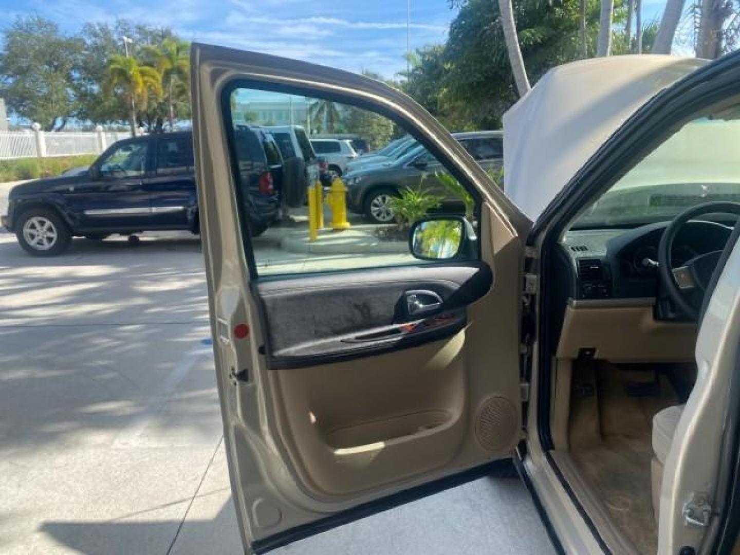 2007 Gold Mist Metallic /Cashmere Chevrolet Uplander LS LOW MILES 46,982 VAN (1GNDV23137D) with an 3.9L V6 SFI Engine engine, Automatic transmission, located at 4701 North Dixie Hwy, Pompano Beach, FL, 33064, (954) 422-2889, 26.240938, -80.123474 - OUR WEBPAGE FLORIDACARS1.COM HAS OVER 100 PHOTOS AND FREE CARFAX LINK 2007 CHEVROLET UPLANDER LS 7 PASSENGER VIN: 1GNDV23137D200271 1 G N D V 2 3 1 3 7 D 2 0 0 2 7 1 VAN 3.9L V6 F GASOLINE 25 MPG FRONT WHEEL DRIVE Features ABS Brakes Air Conditioning Alloy Wheels AM/FM Stereo Automatic Transmission- Photo#9